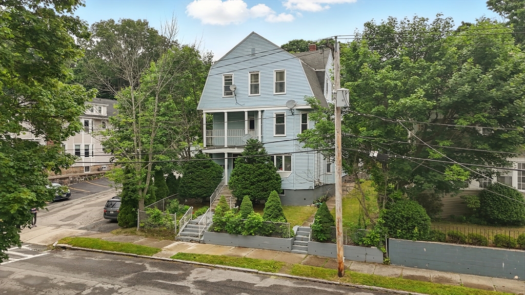 Worcester, Massachusetts, 01603, United States, 9 Bedrooms Bedrooms, ,3 BathroomsBathrooms,Residential,For Sale,1927945