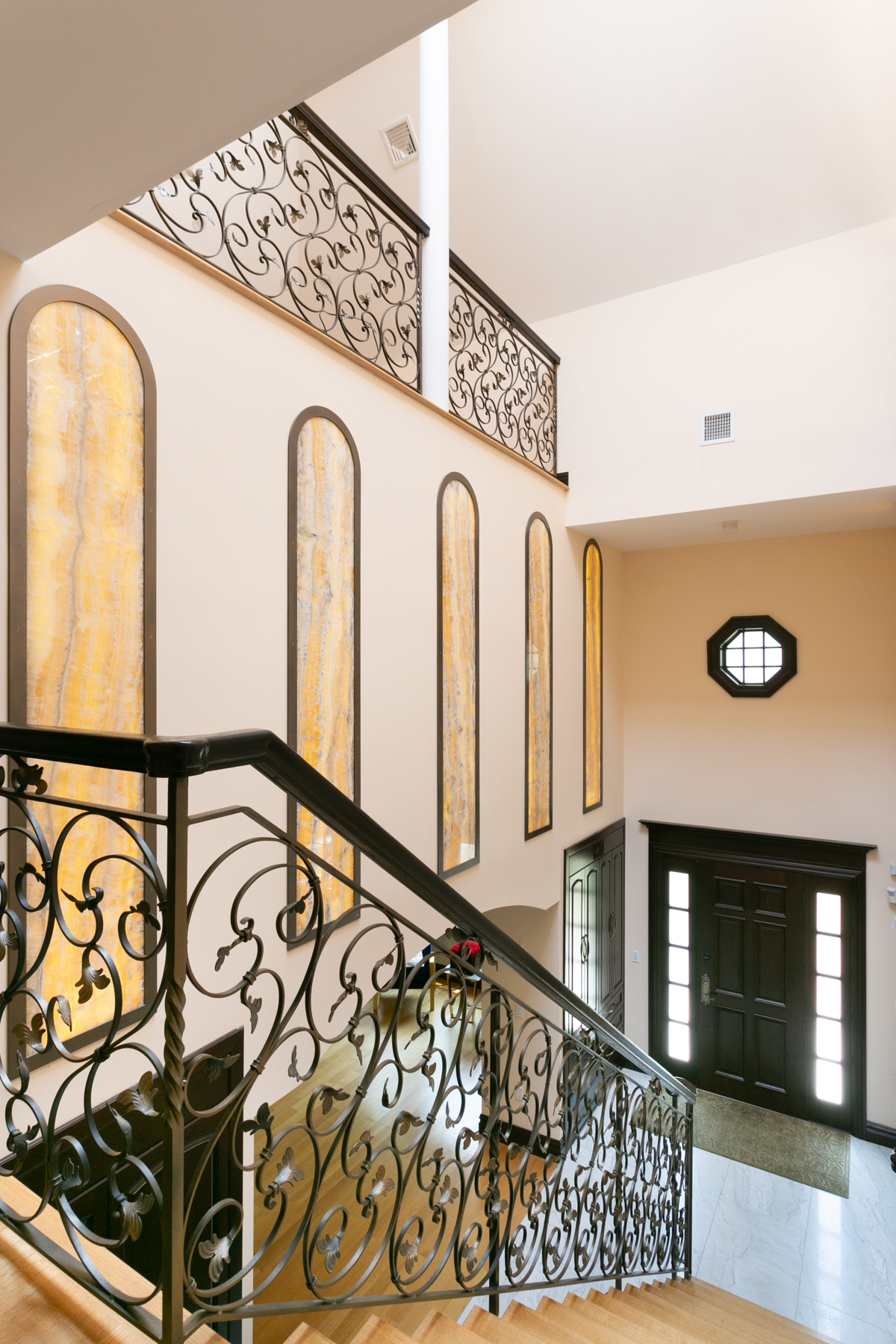  ?GREEK REVIVAL CENTER HALL COLONIAL? - 物件實景