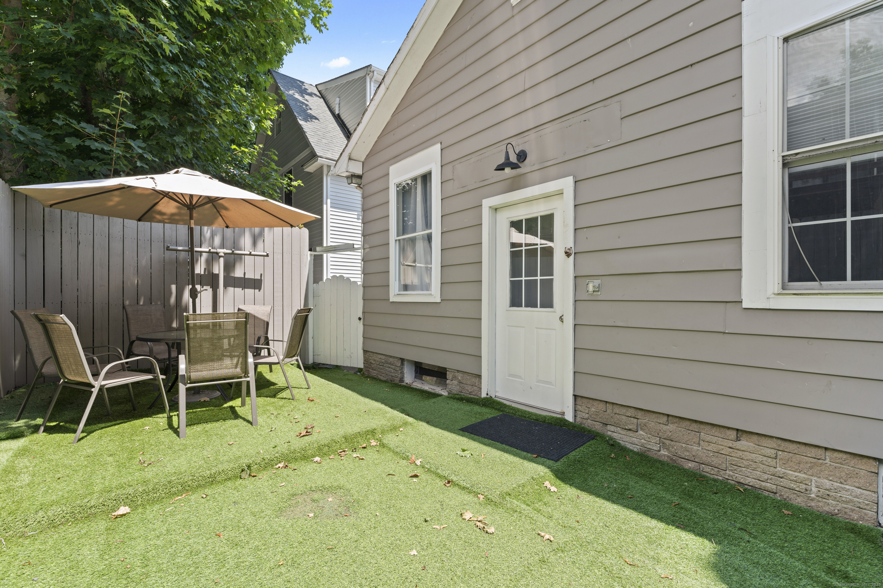 Milford, Connecticut, 06460, United States, 3 Bedrooms Bedrooms, ,2 BathroomsBathrooms,Residential,For Sale,1896652