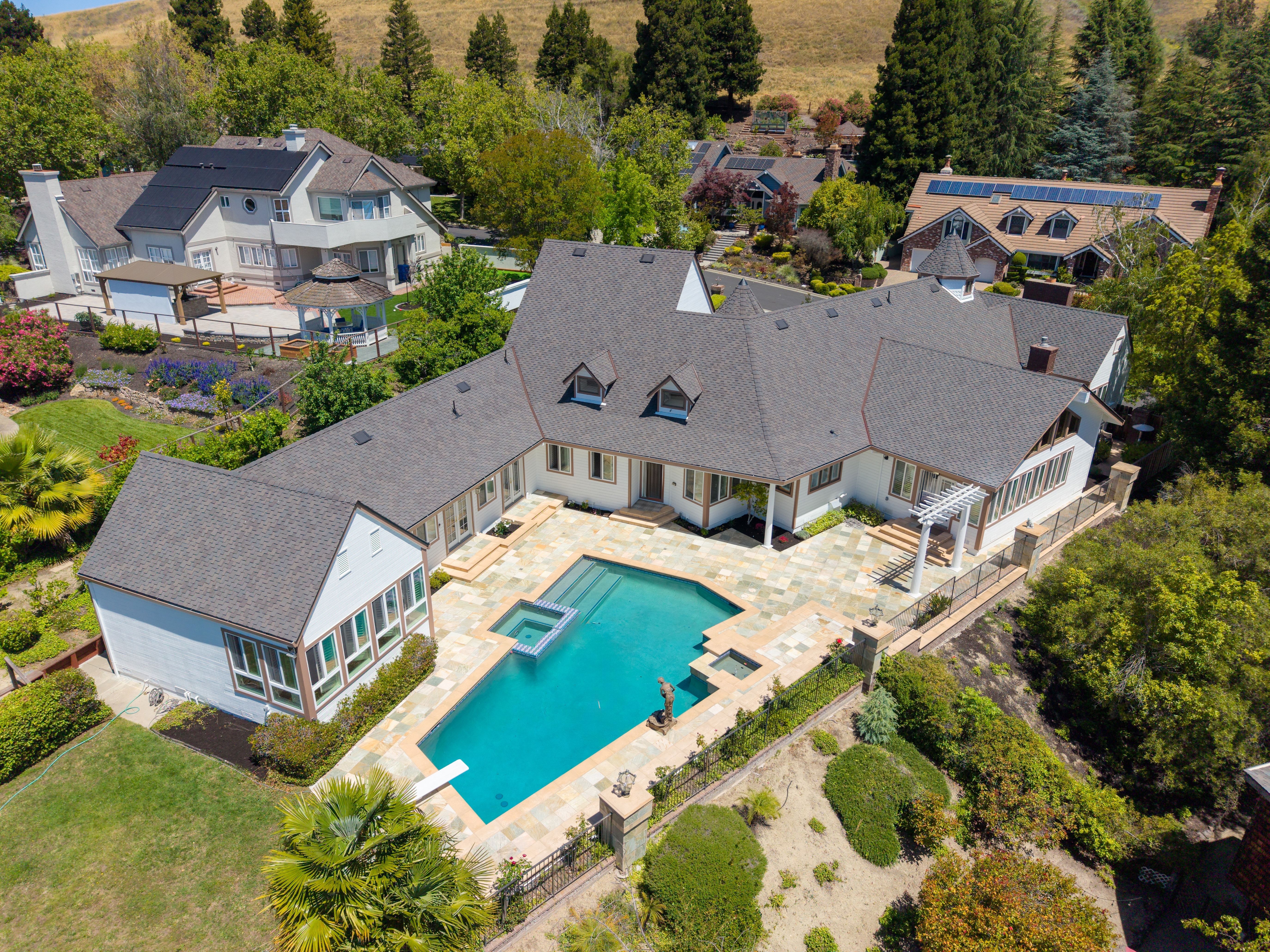  Elegant Custom Home in Gated Silver Maple - 物件實景
