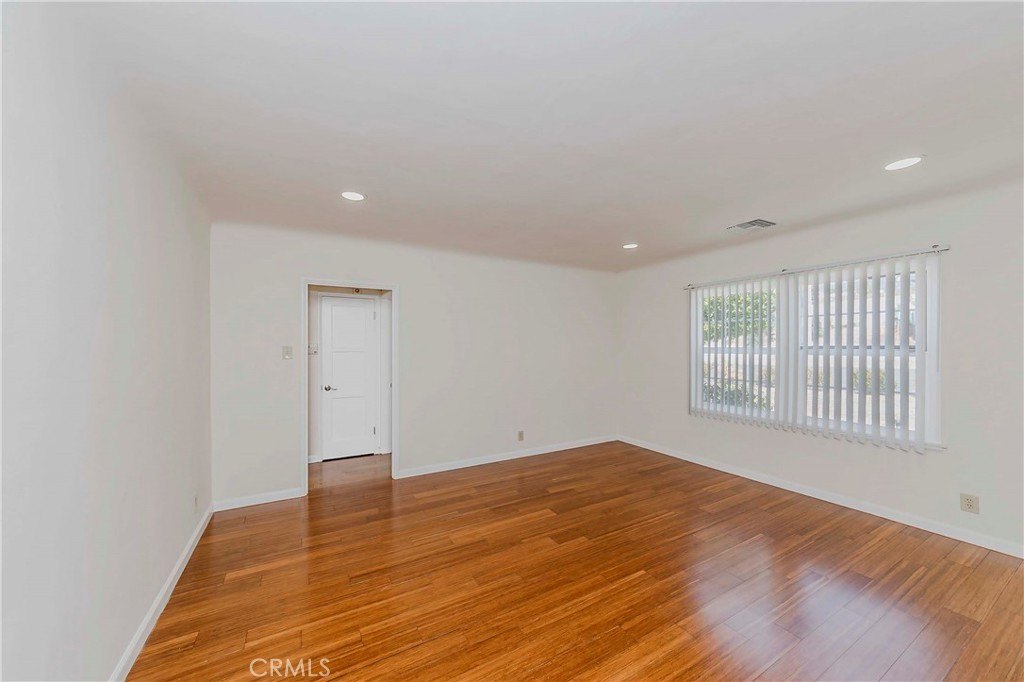 La Crescenta, California, 91214, United States, 3 Bedrooms Bedrooms, ,2 BathroomsBathrooms,Residential,For Sale,1926243