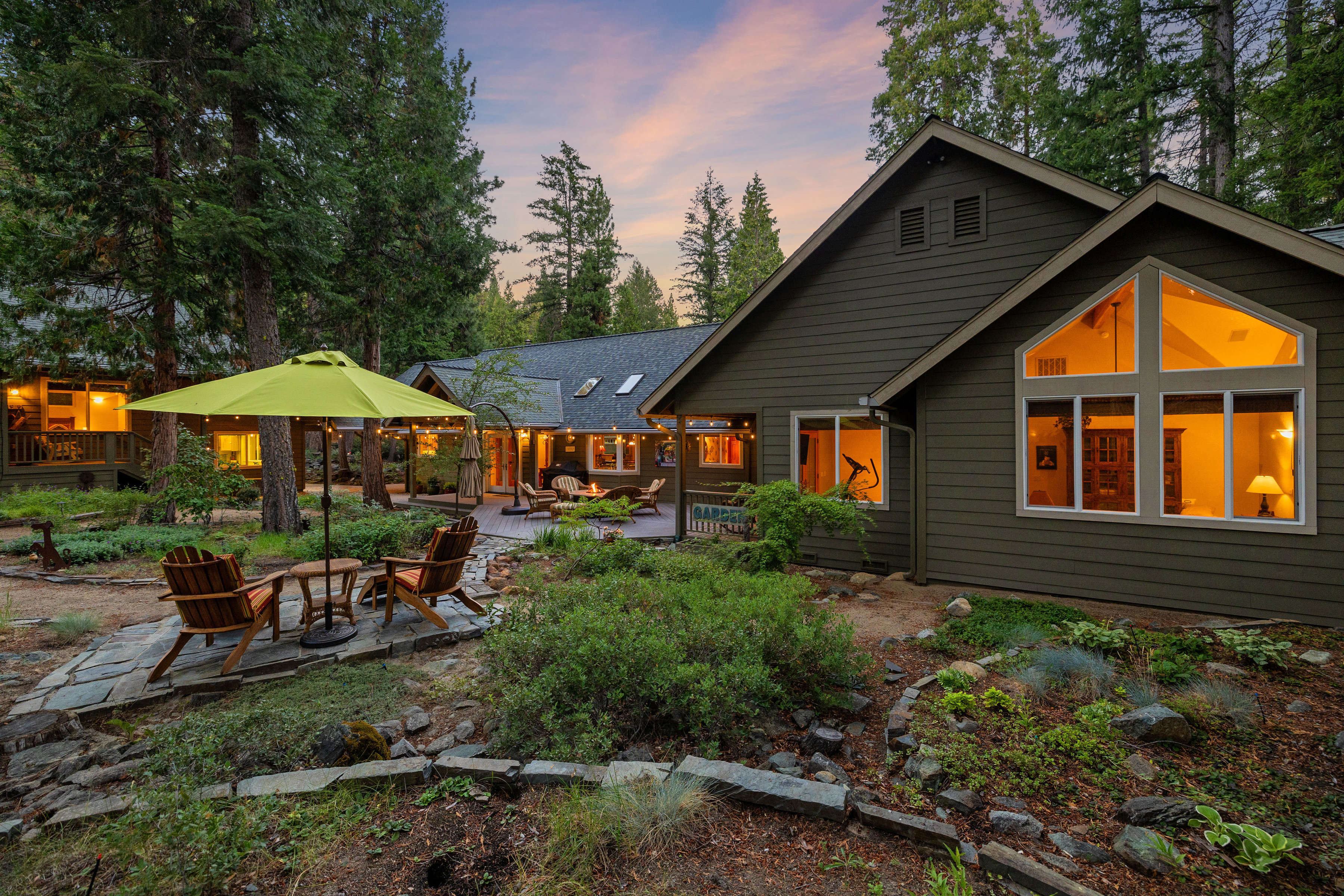  Luxury Mountain Retreat with Guest House on 1 Acre in the Heart of Graeagle - 物件實景