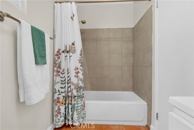 Los Angeles, California, 90059, United States, 3 Bedrooms Bedrooms, ,2 BathroomsBathrooms,Residential,For Sale,1916036