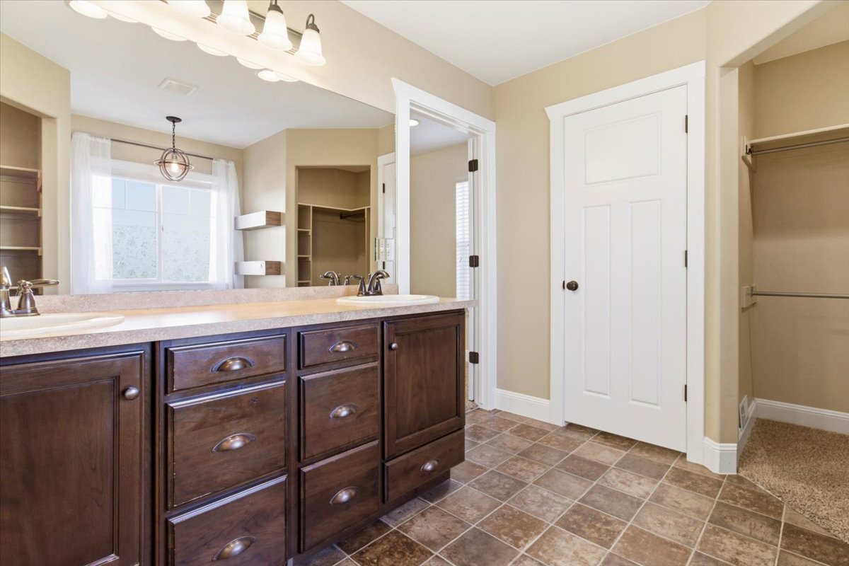 CENTRAL VALLEY, Utah, 84754, United States, 4 Bedrooms Bedrooms, ,3 BathroomsBathrooms,Residential,For Sale,1973038