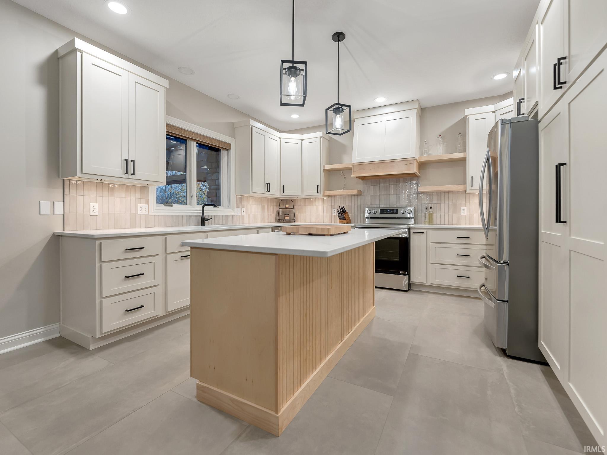 Leo, Indiana, 46765, United States, 4 Bedrooms Bedrooms, ,4 BathroomsBathrooms,Residential,For Sale,1988883