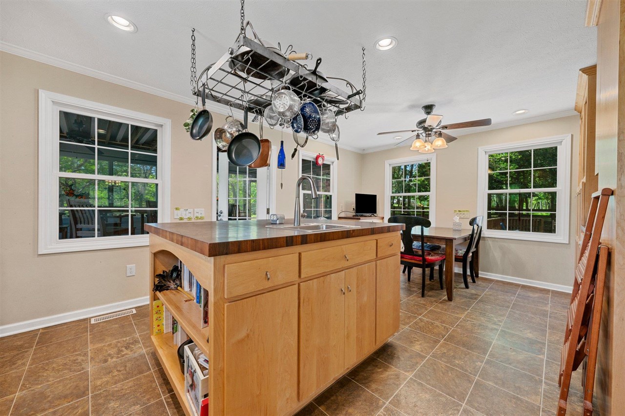 Bowling Green, Kentucky, 42103, United States, 4 Bedrooms Bedrooms, ,5 BathroomsBathrooms,Residential,For Sale,1785083