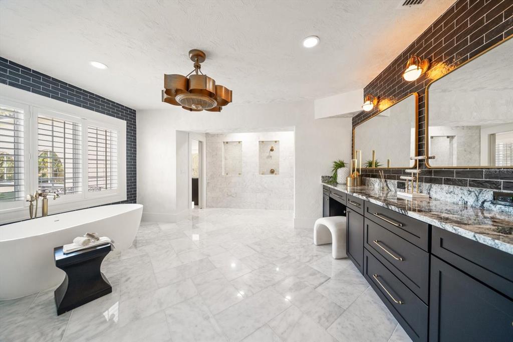 St Petersburg, Florida, 33707, United States, 5 Bedrooms Bedrooms, ,9 BathroomsBathrooms,Residential,For Sale,2000985