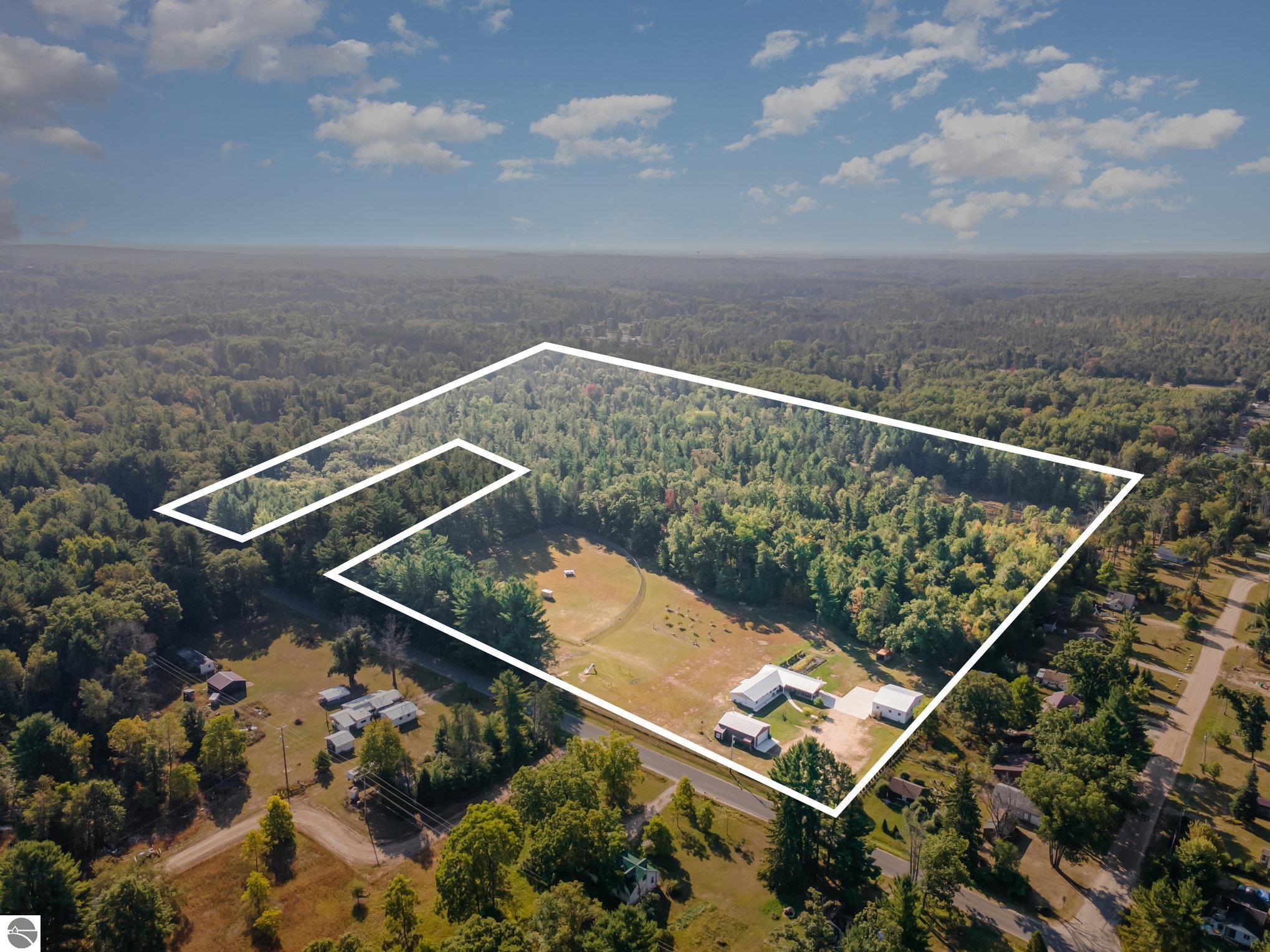 Harrison, Michigan, 48625, United States, 3 Bedrooms Bedrooms, ,3 BathroomsBathrooms,Residential,For Sale,2007546