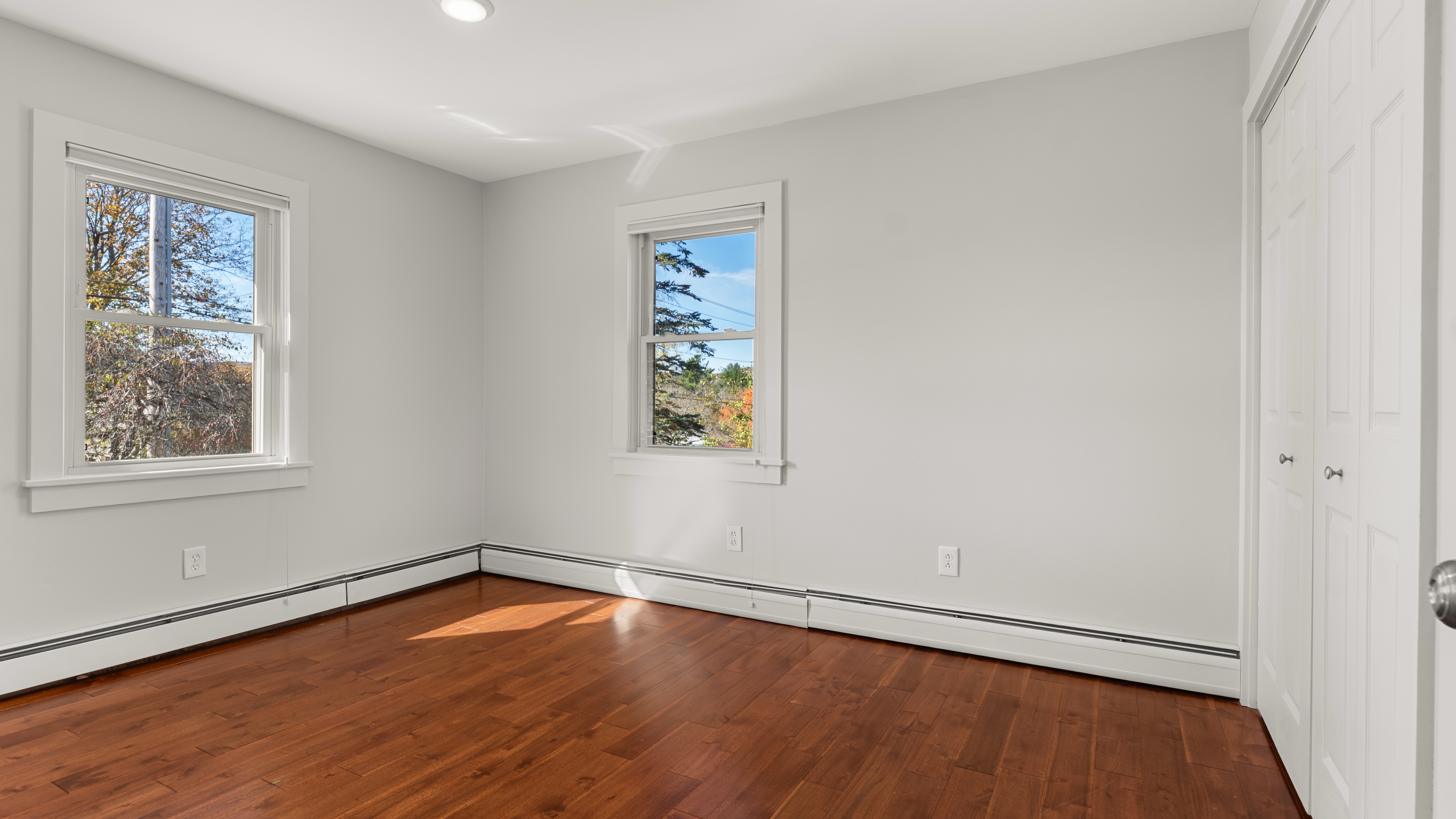  Move-In Ready Pittsfield Raised Ranch  Updated 3-Bed with Heated 3-Bay Detached - 物件實景