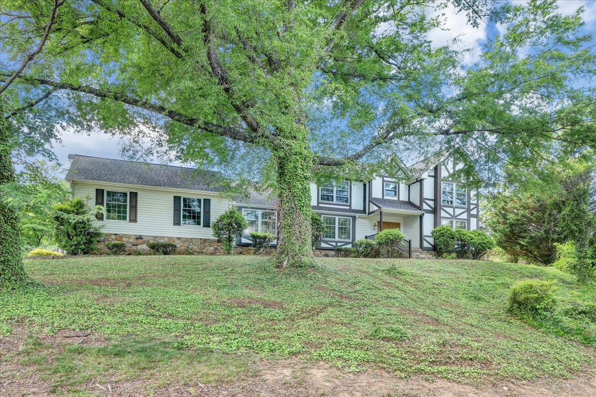 Roanoke, Virginia, 24015, United States, 5 Bedrooms Bedrooms, ,3 BathroomsBathrooms,Residential,For Sale,2043623