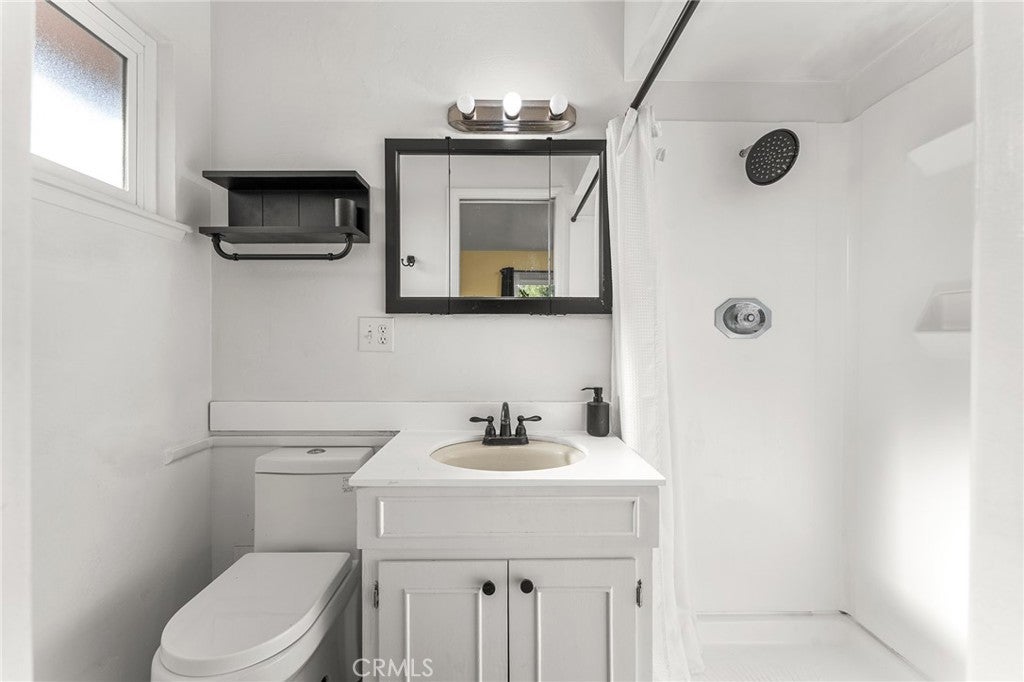 San Bernardino, California, 92404, United States, 3 Bedrooms Bedrooms, ,2 BathroomsBathrooms,Residential,For Sale,1978496