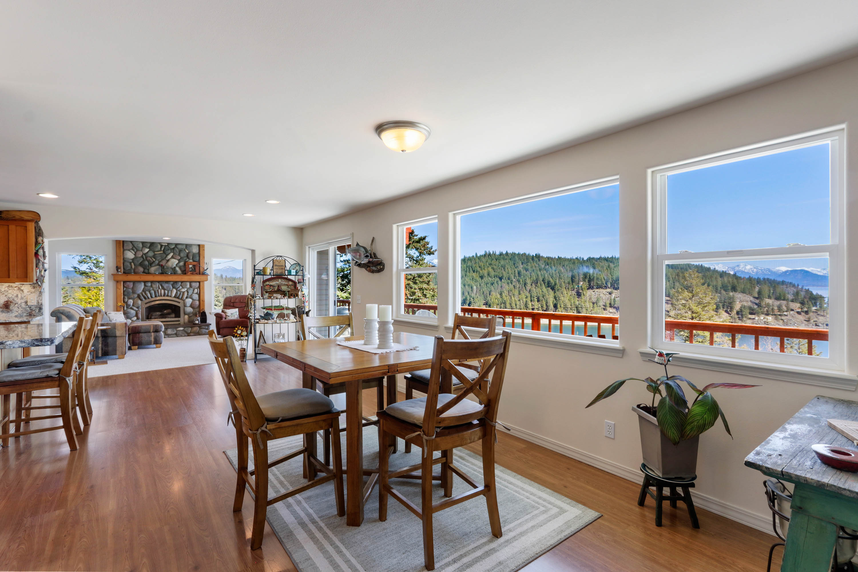 Sagle, Idaho, 83860, United States, 3 Bedrooms Bedrooms, ,2 BathroomsBathrooms,Residential,For Sale,1764165