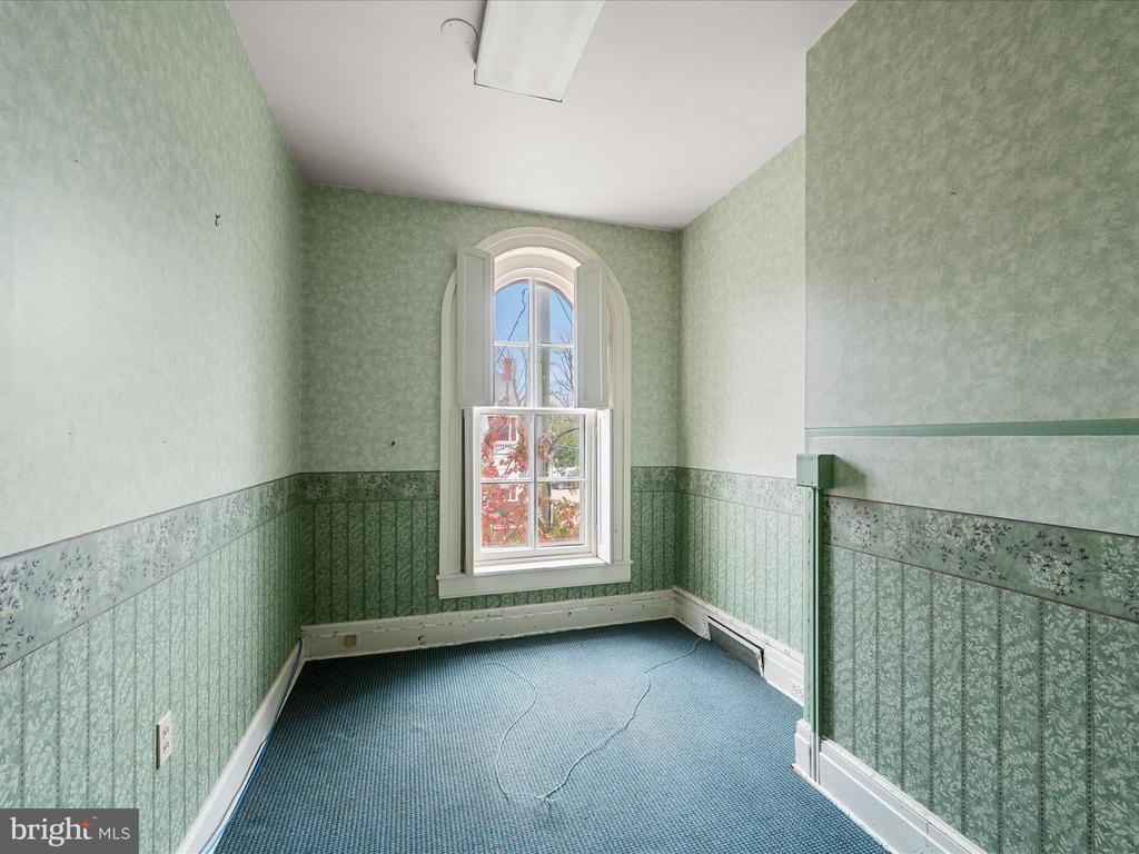 230 W Boscawen Street, Winchester, Virginia, 22601, United States, ,Residential,For Sale,230 W Boscawen Street,1660726