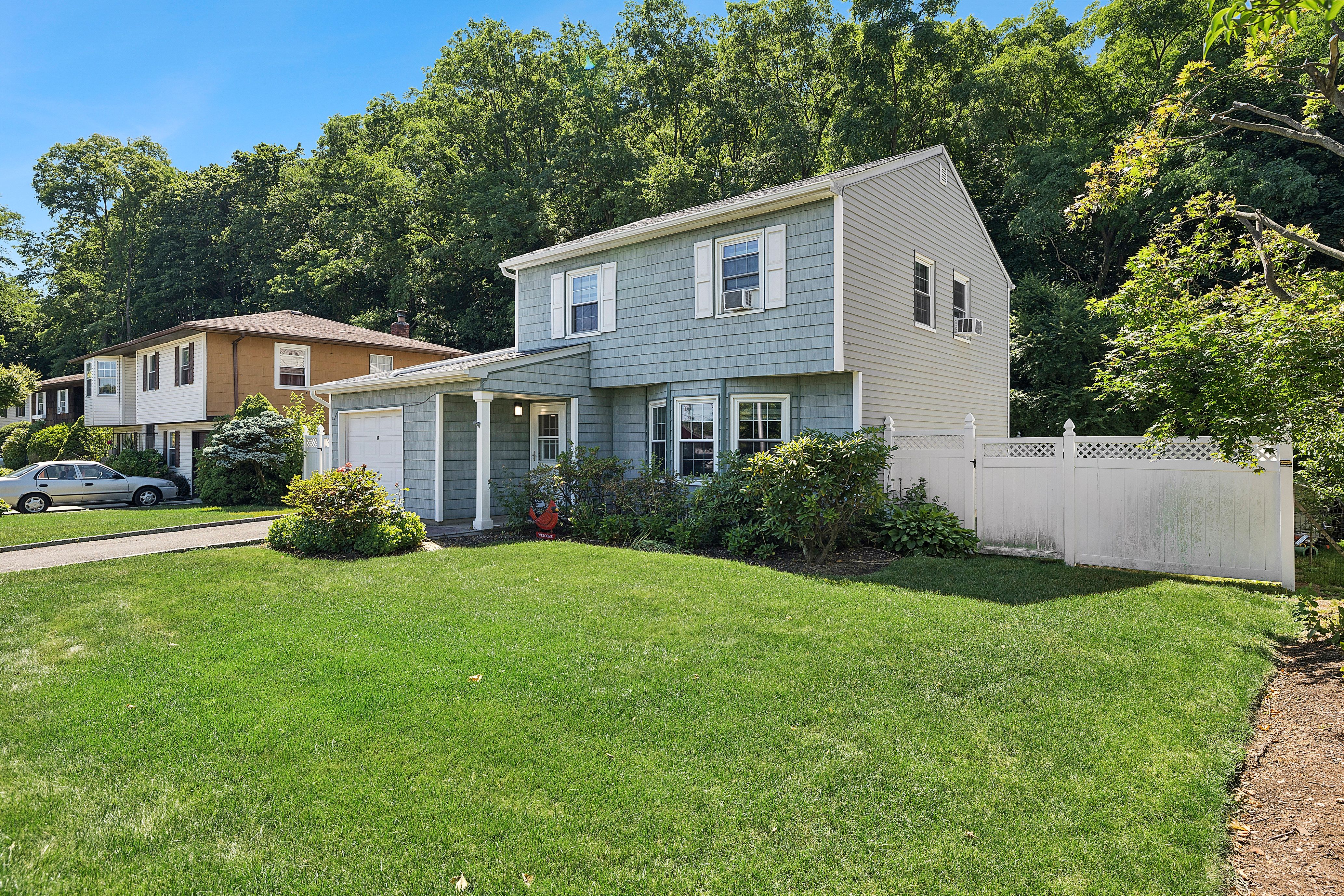  17 Harmony Lane, Glen Cove, NY, 11542 - 物件實景