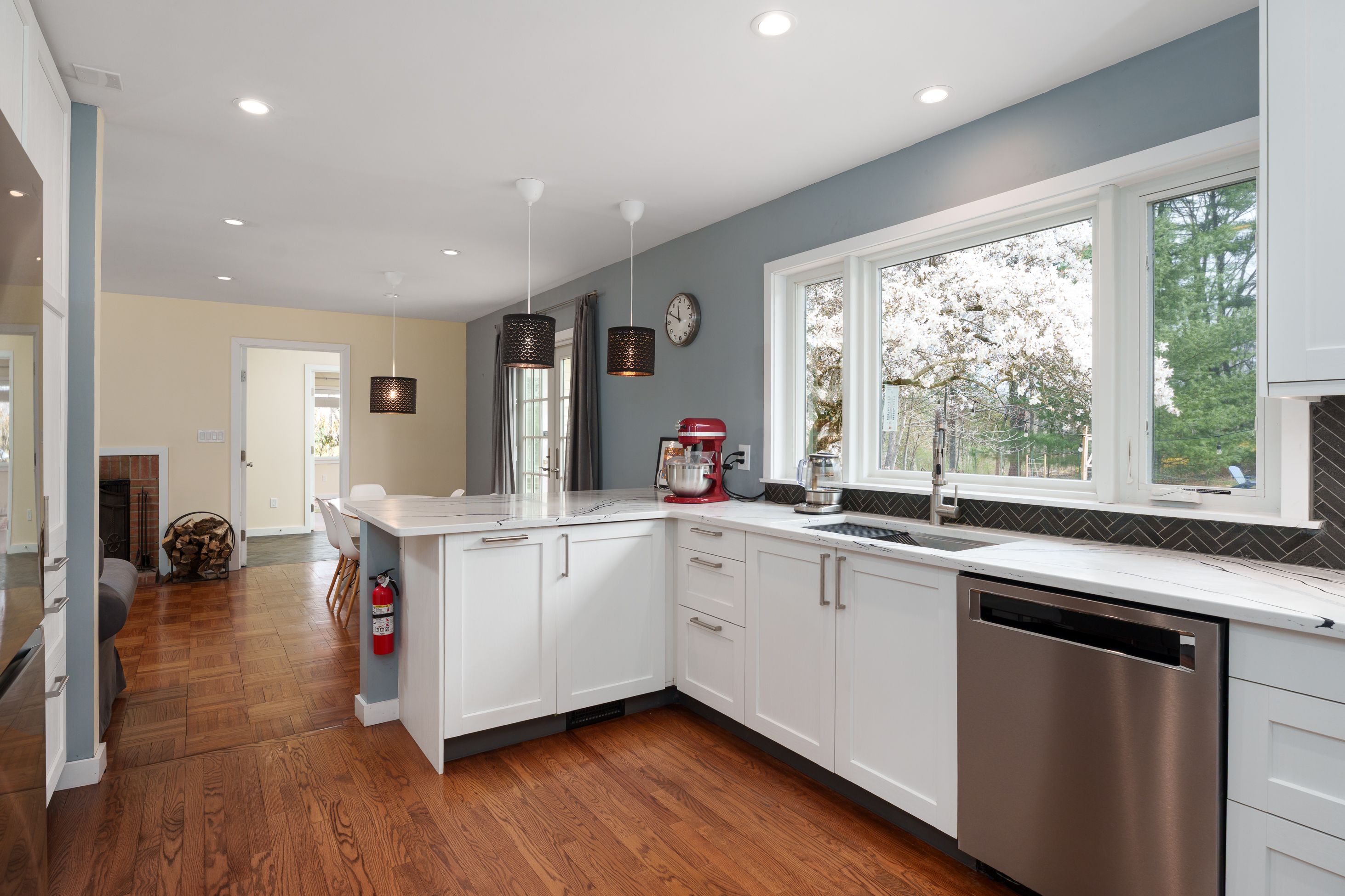  Smart Upgrades and Stylish Spaces Define This Montgomery Township Showstopper - 物件實景