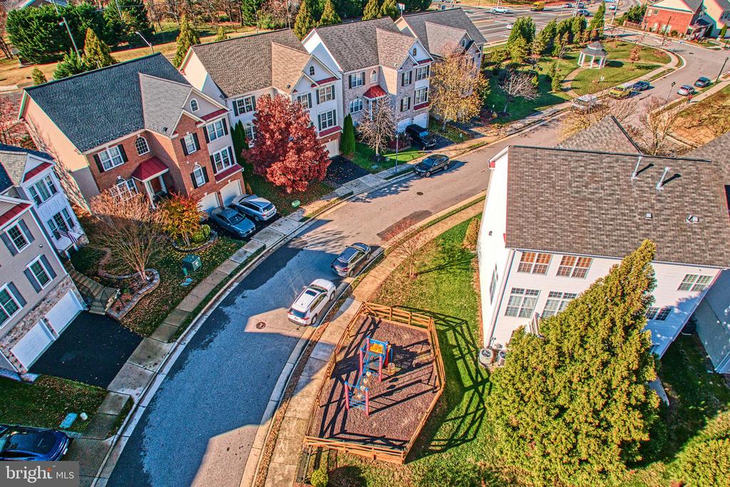 Lorton, Virginia, 22079, United States, 5 Bedrooms Bedrooms, ,4 BathroomsBathrooms,Residential,For Sale,2001485