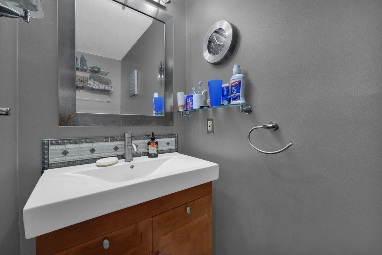 Granville, Ohio, 43023, United States, 5 Bedrooms Bedrooms, ,3 BathroomsBathrooms,Residential,For Sale,1970810