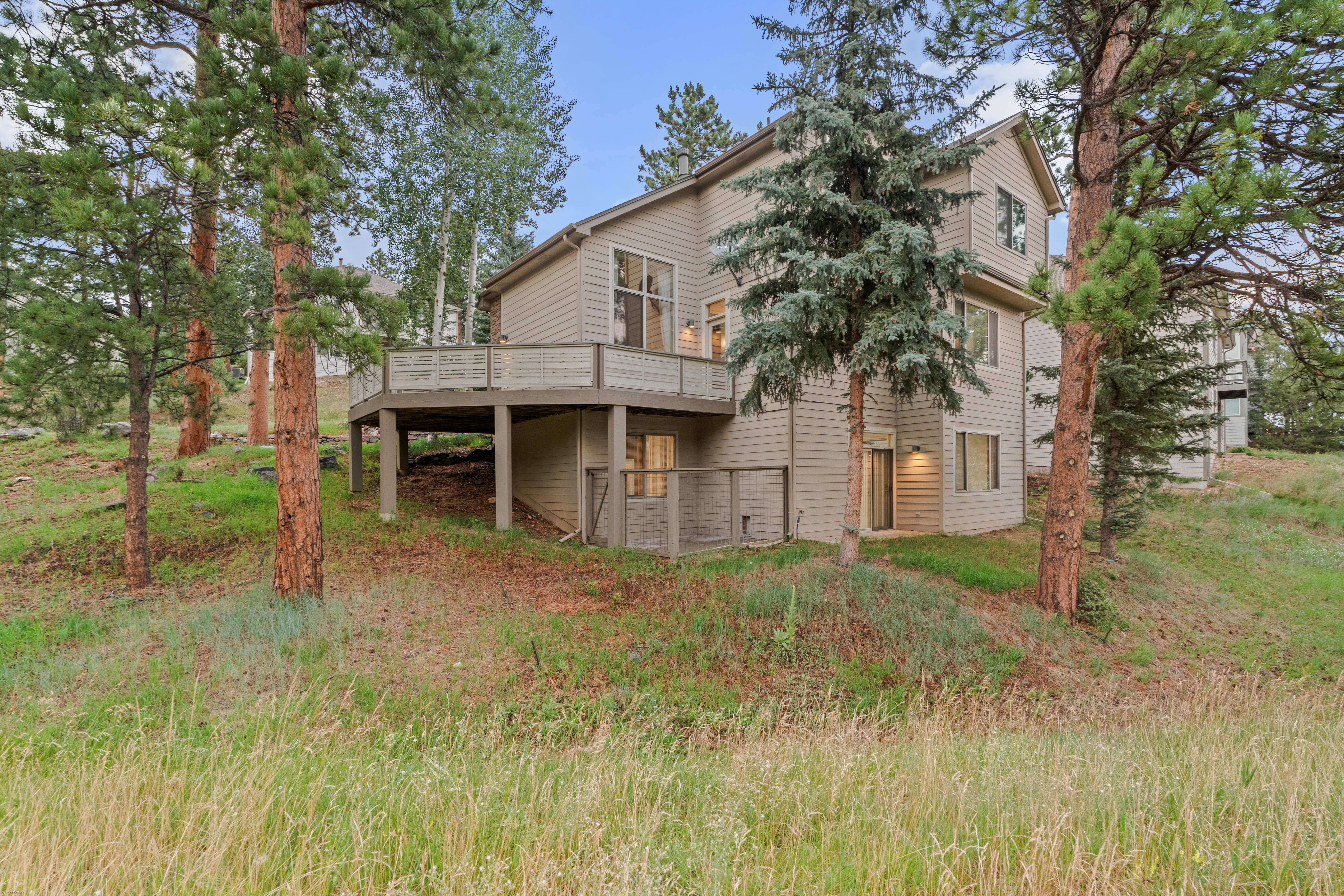  Evergreen Light-Filled Retreat Near Lake Golf Trails & South Deck - 物件實景