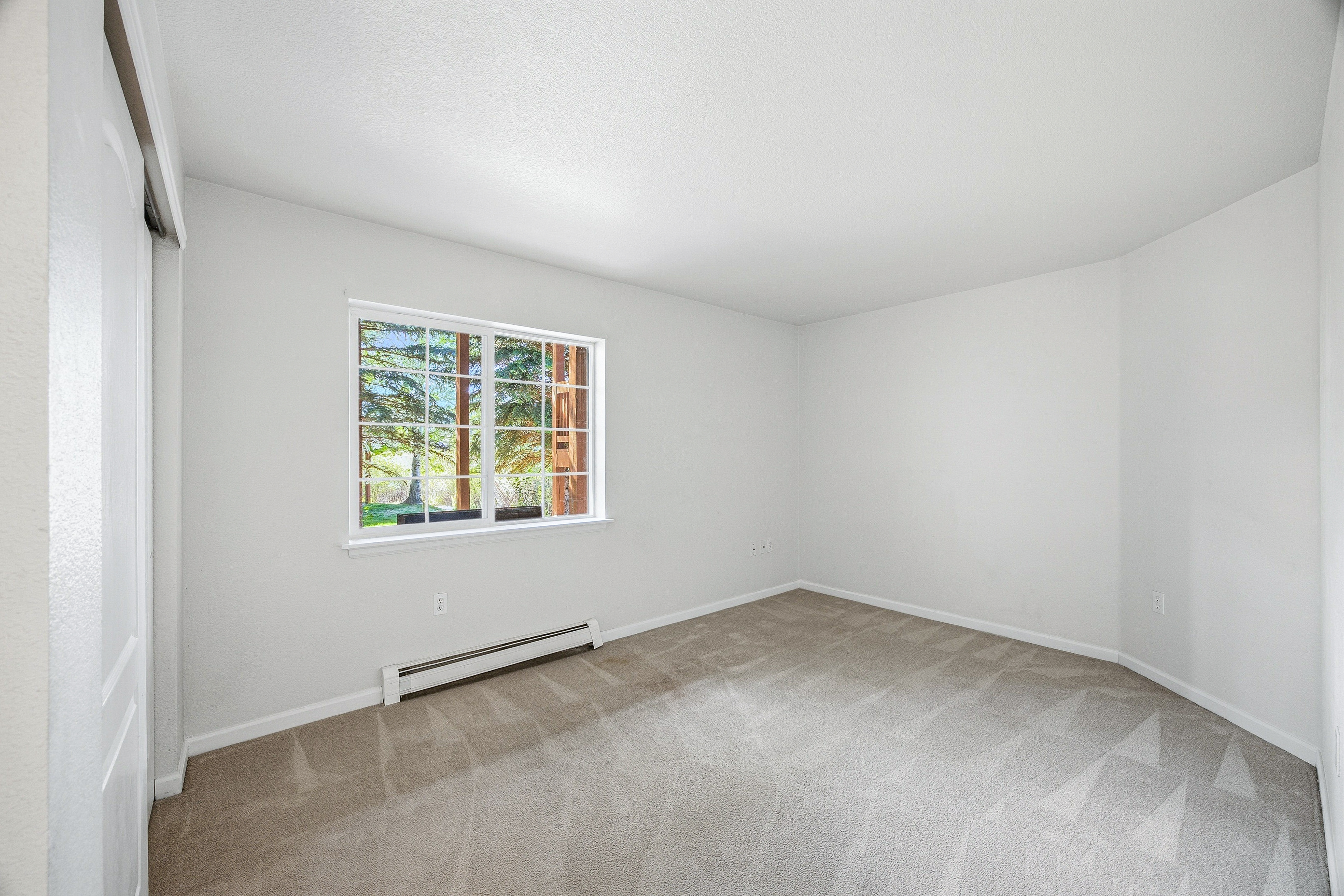  South-Facing End-Unit Residence With Beautiful River and Mountain views - 物件實景