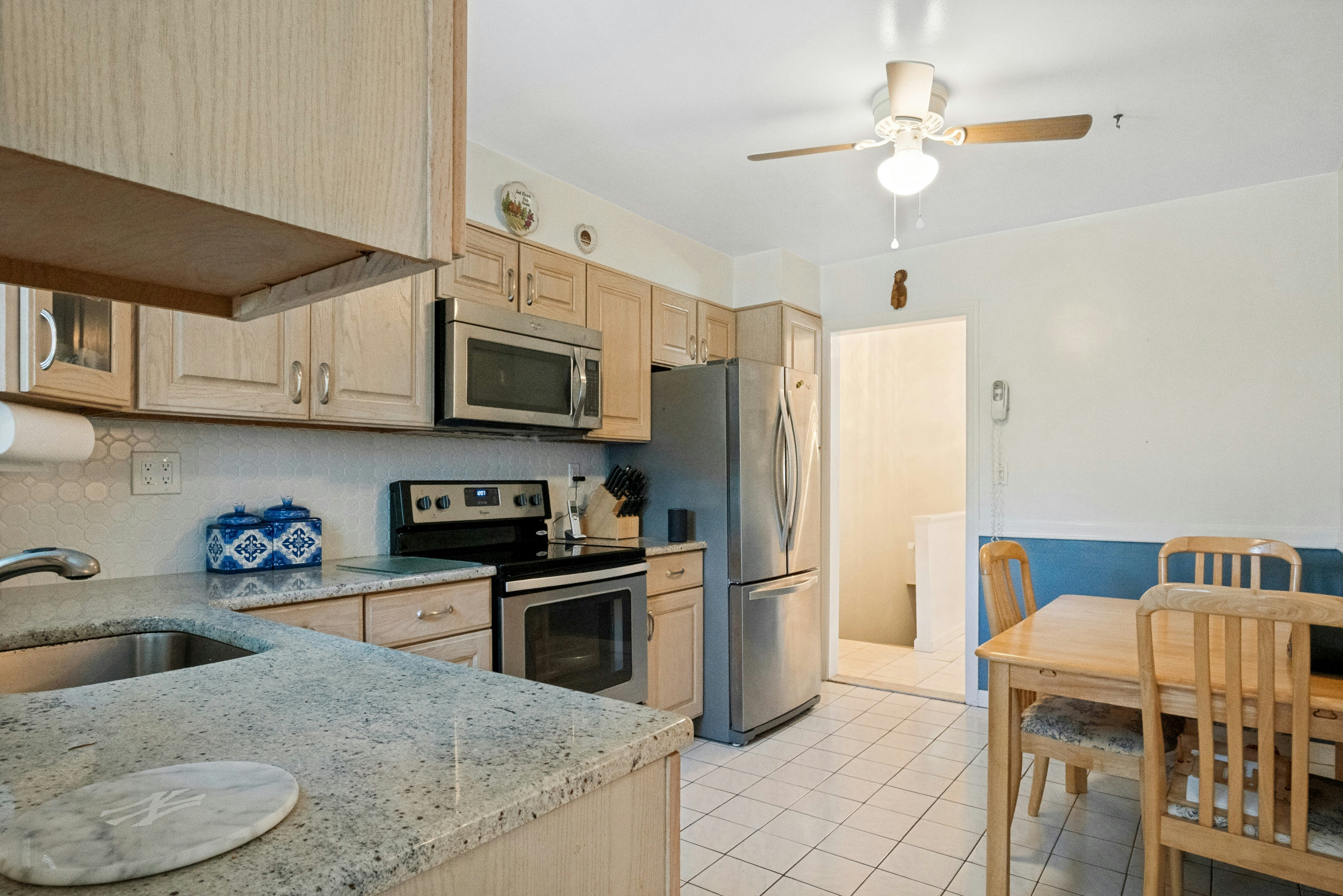  Charming three-bedroom, two bath ranch feels like home the moment you walk in - 物件實景