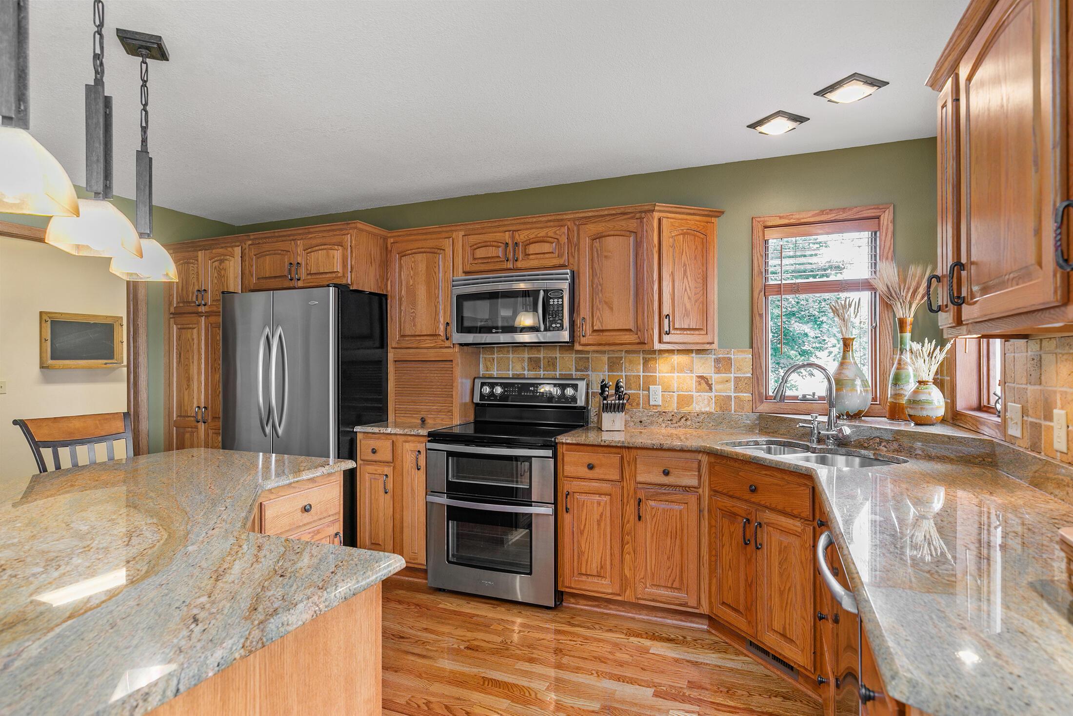 Jewell, Iowa, 50130, United States, 3 Bedrooms Bedrooms, ,4 BathroomsBathrooms,Residential,For Sale,1922792
