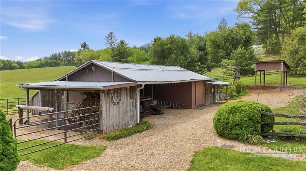 Spruce Pine, North Carolina, 28777, United States, 4 Bedrooms Bedrooms, ,2 BathroomsBathrooms,Residential,For Sale,2045160