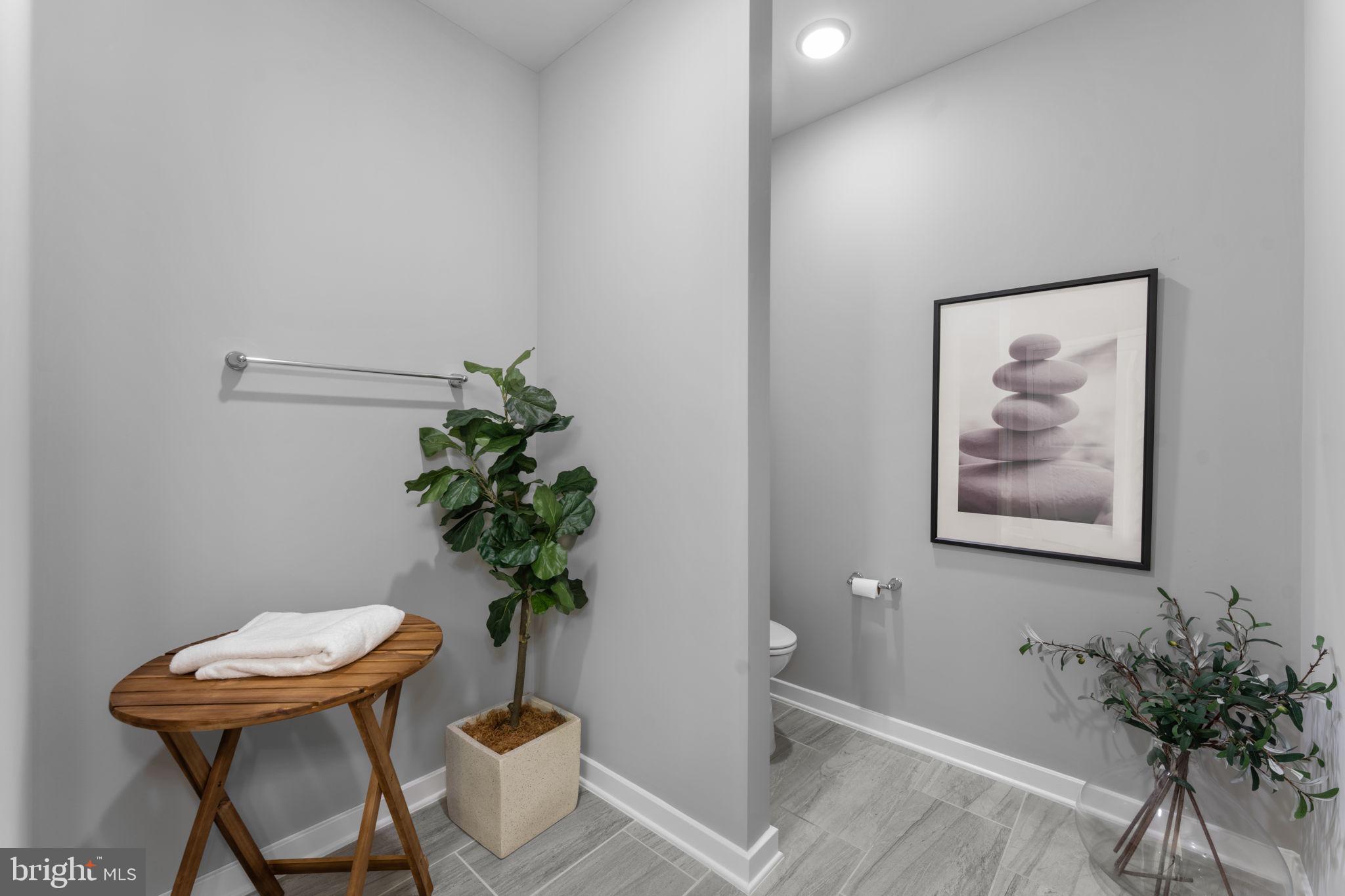 Fairfax, Virginia, 22030, United States, 2 Bedrooms Bedrooms, ,2 BathroomsBathrooms,Residential,For Sale,1893335