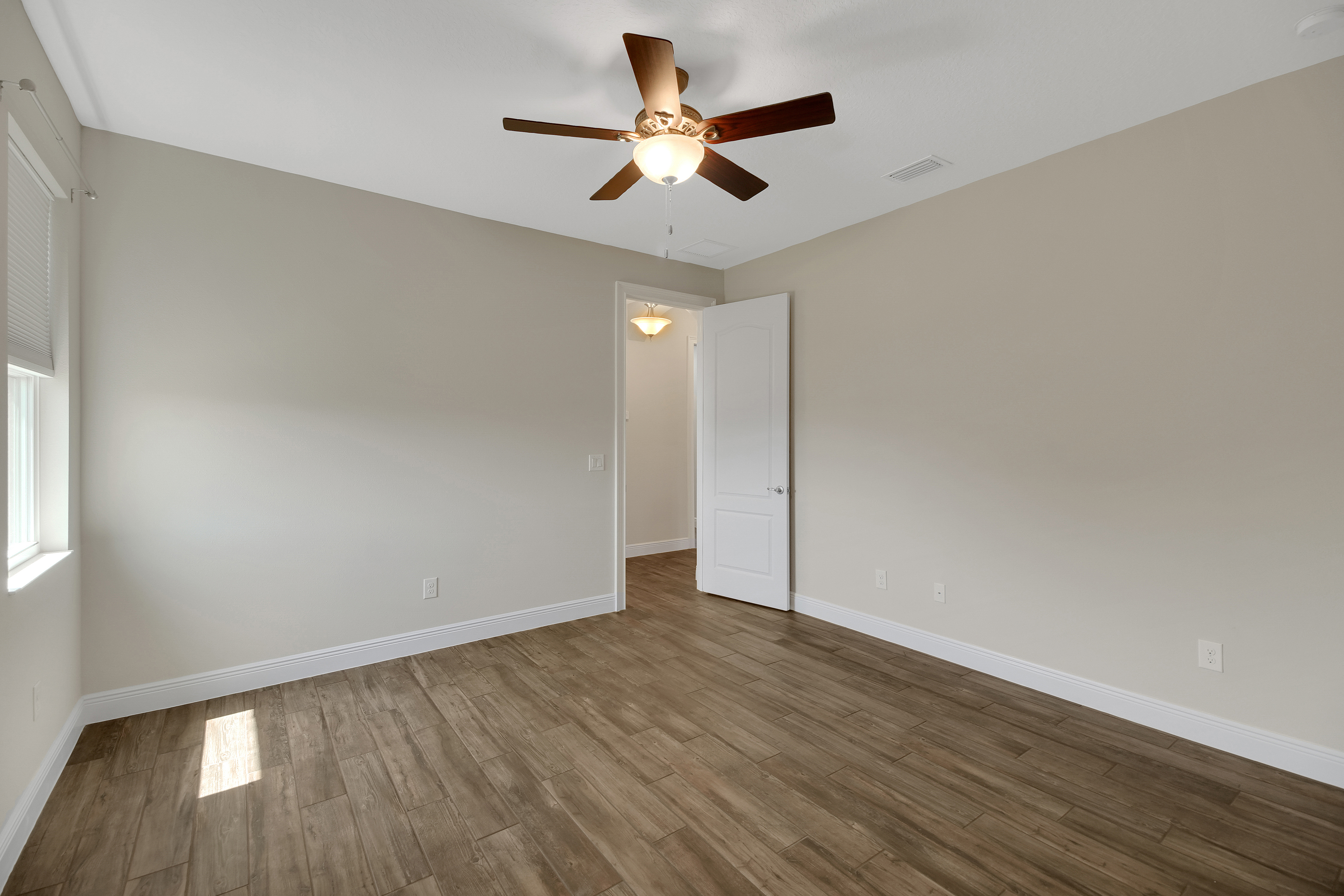 Lady Lake, Florida, 32159, United States, 4 Bedrooms Bedrooms, ,3 BathroomsBathrooms,Residential,For Sale,2001530