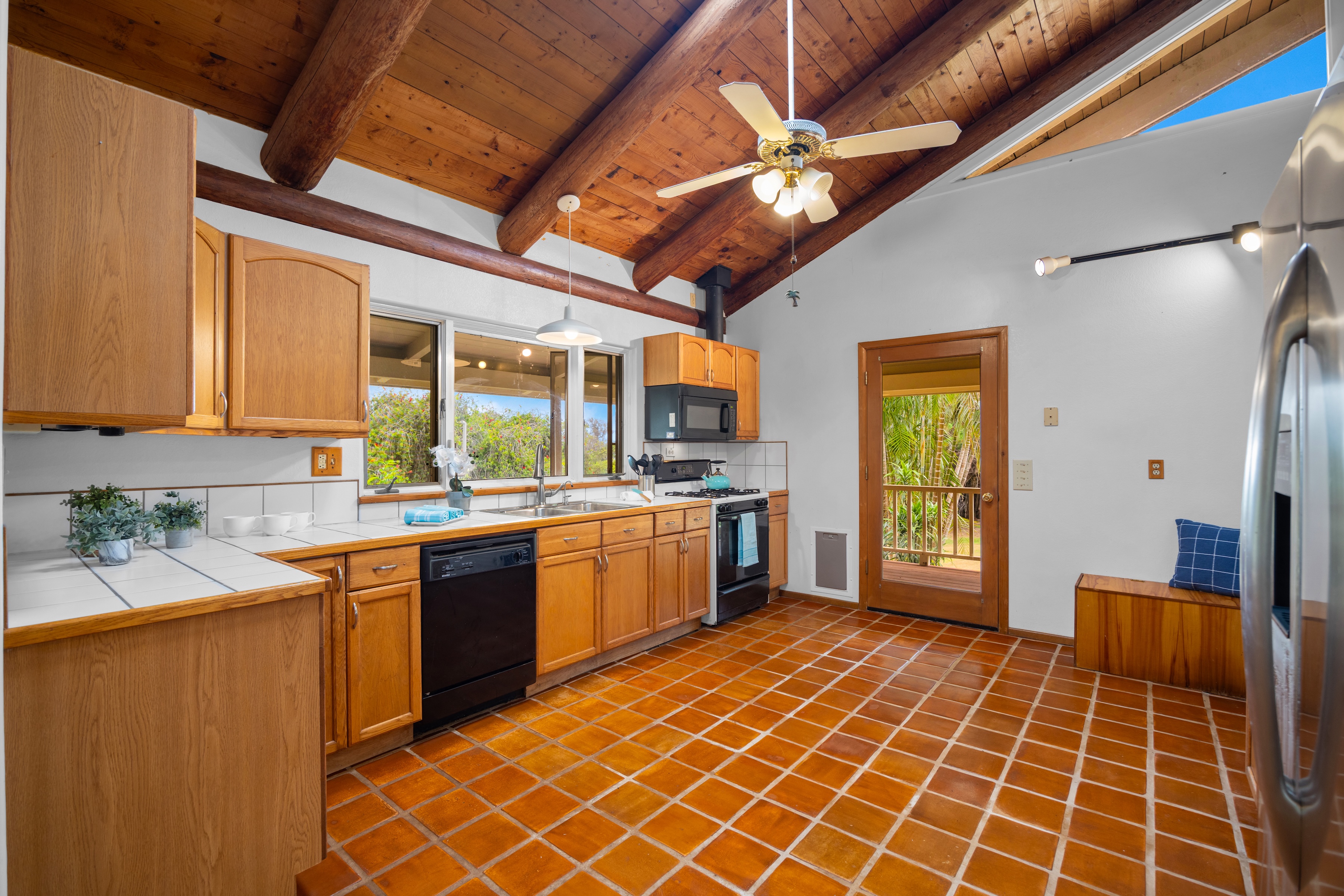  Single-level home on 2.5 fully fenced and gated acres - 物件實景