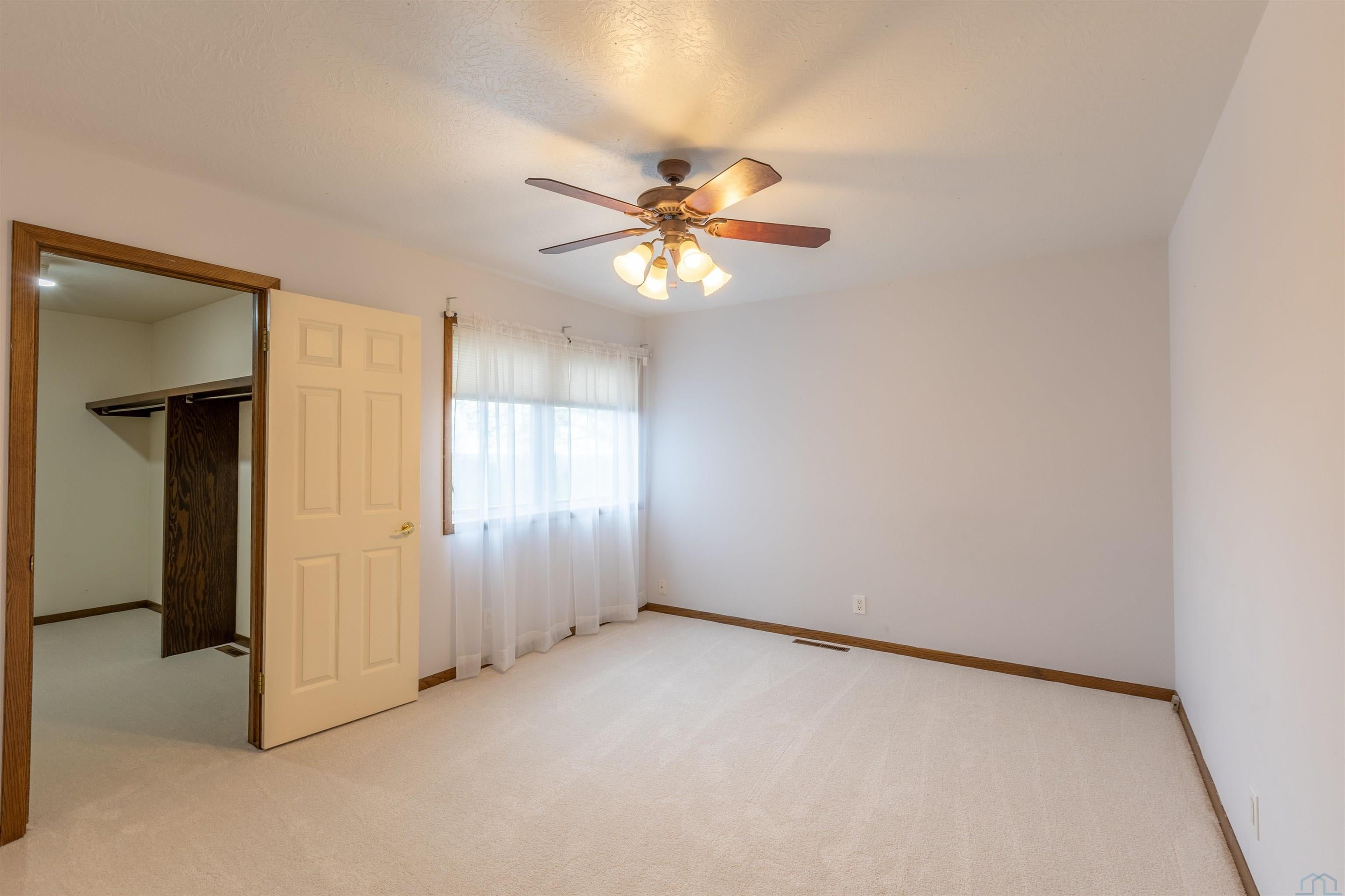 Sioux City, Iowa, 51104, United States, 4 Bedrooms Bedrooms, ,5 BathroomsBathrooms,Residential,For Sale,2042014
