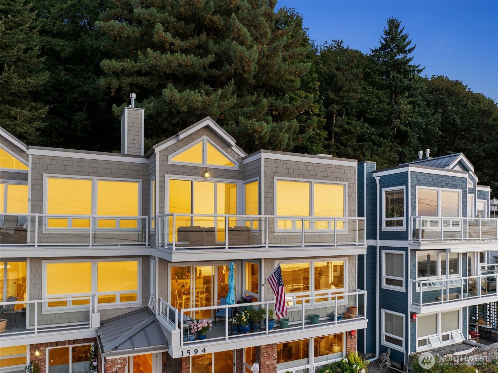 Seattle, Washington, 98116, United States, 2 Bedrooms Bedrooms, ,2 BathroomsBathrooms,Residential,For Sale,1949769