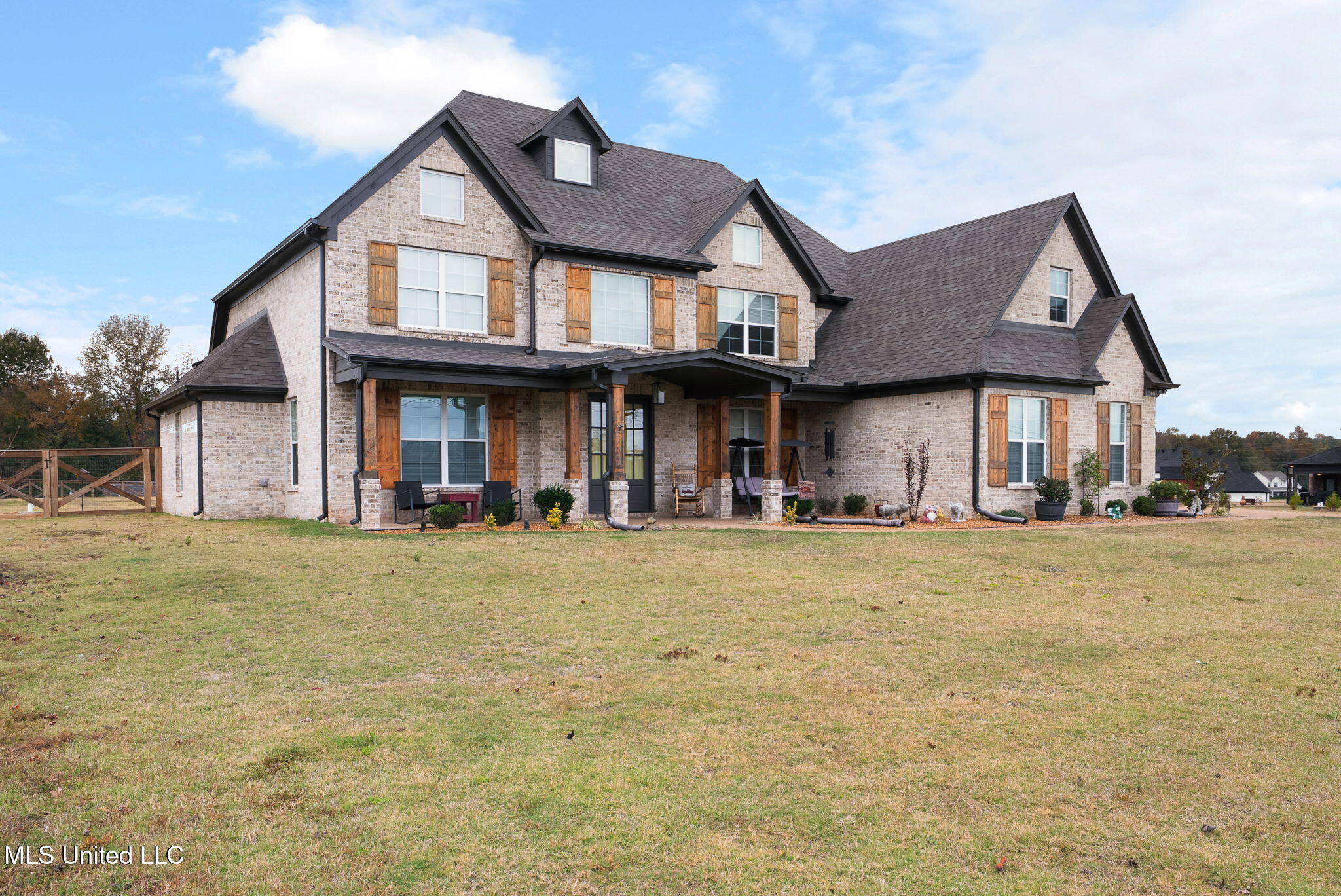 Hernando, Mississippi, 38632, United States, 5 Bedrooms Bedrooms, ,3 BathroomsBathrooms,Residential,For Sale,1991187