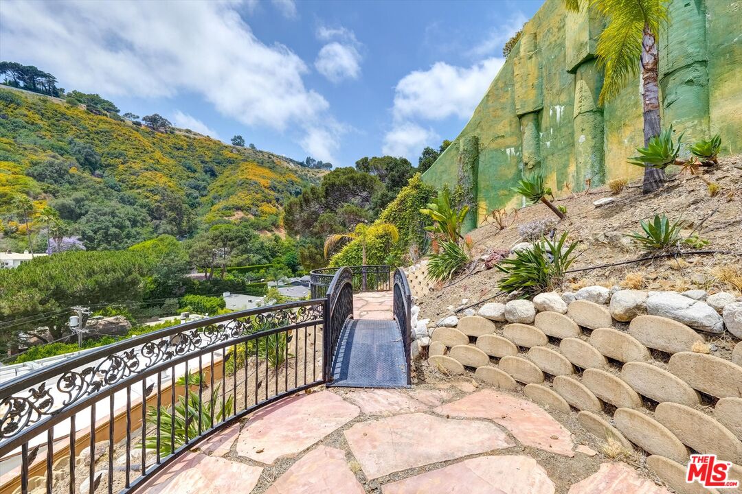 Beverly Hills, California, 90210, United States, 8 Bedrooms Bedrooms, ,3 BathroomsBathrooms,Residential,For Sale,1916732