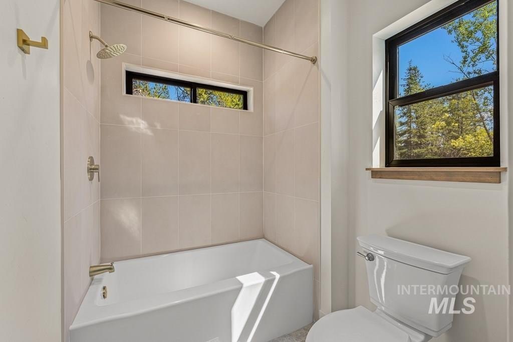 Donnelly, Idaho, 83615, United States, 3 Bedrooms Bedrooms, ,3 BathroomsBathrooms,Residential,For Sale,1976612