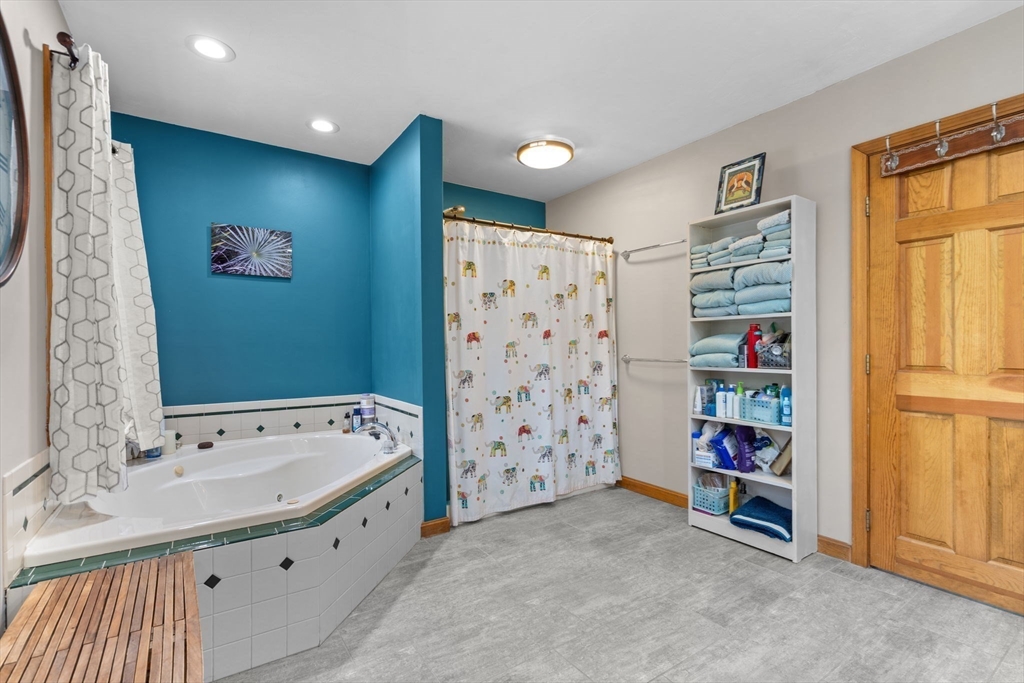 Princeton, Massachusetts, 01541, United States, 4 Bedrooms Bedrooms, ,4 BathroomsBathrooms,Residential,For Sale,1977078