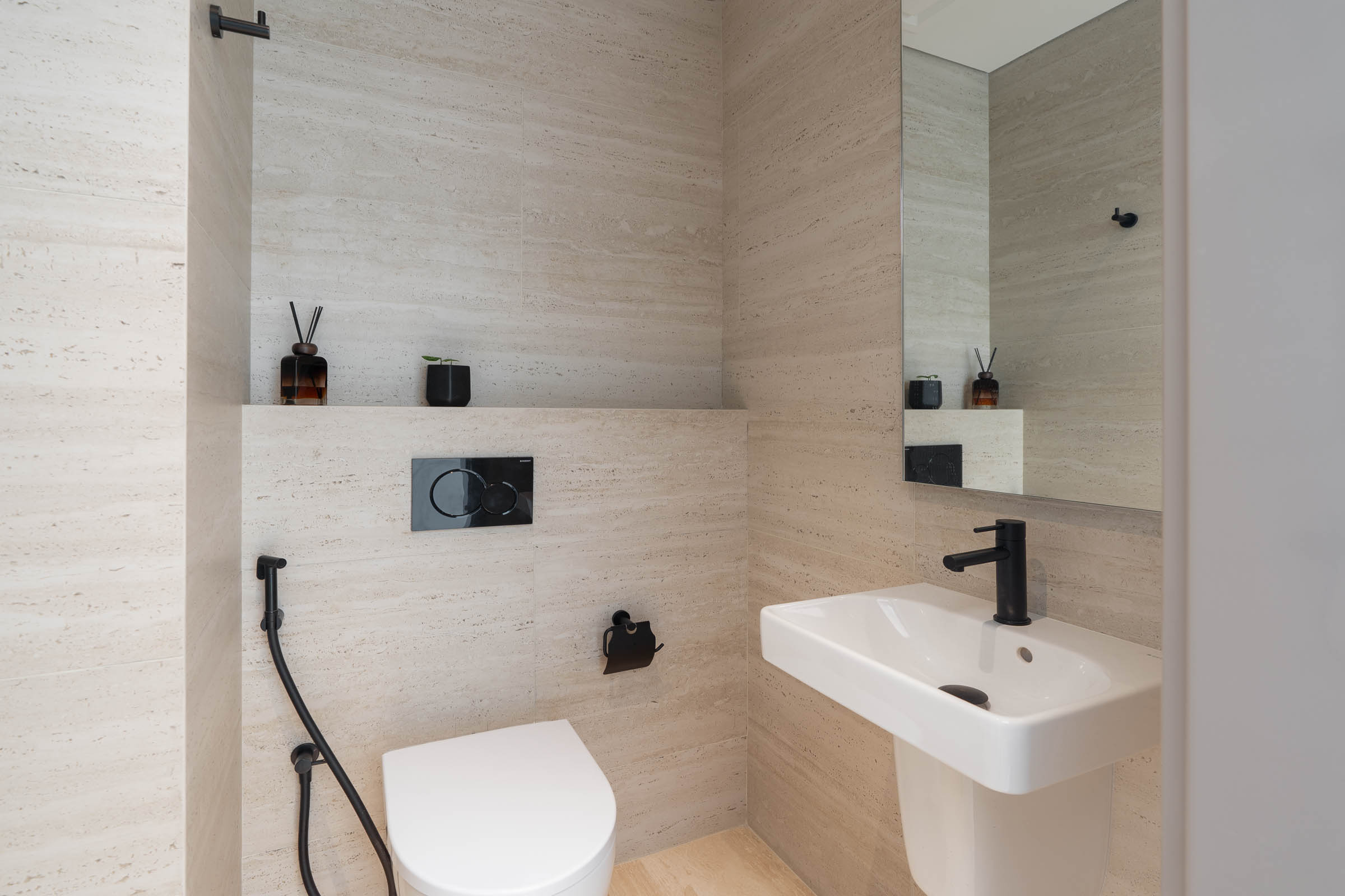  Brand-New Half-Floor Penthouse at Serenia Living - 物件實景