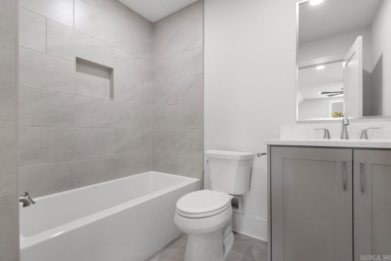 Benton, Arkansas, 72019, United States, 5 Bedrooms Bedrooms, ,4 BathroomsBathrooms,Residential,For Sale,1975988