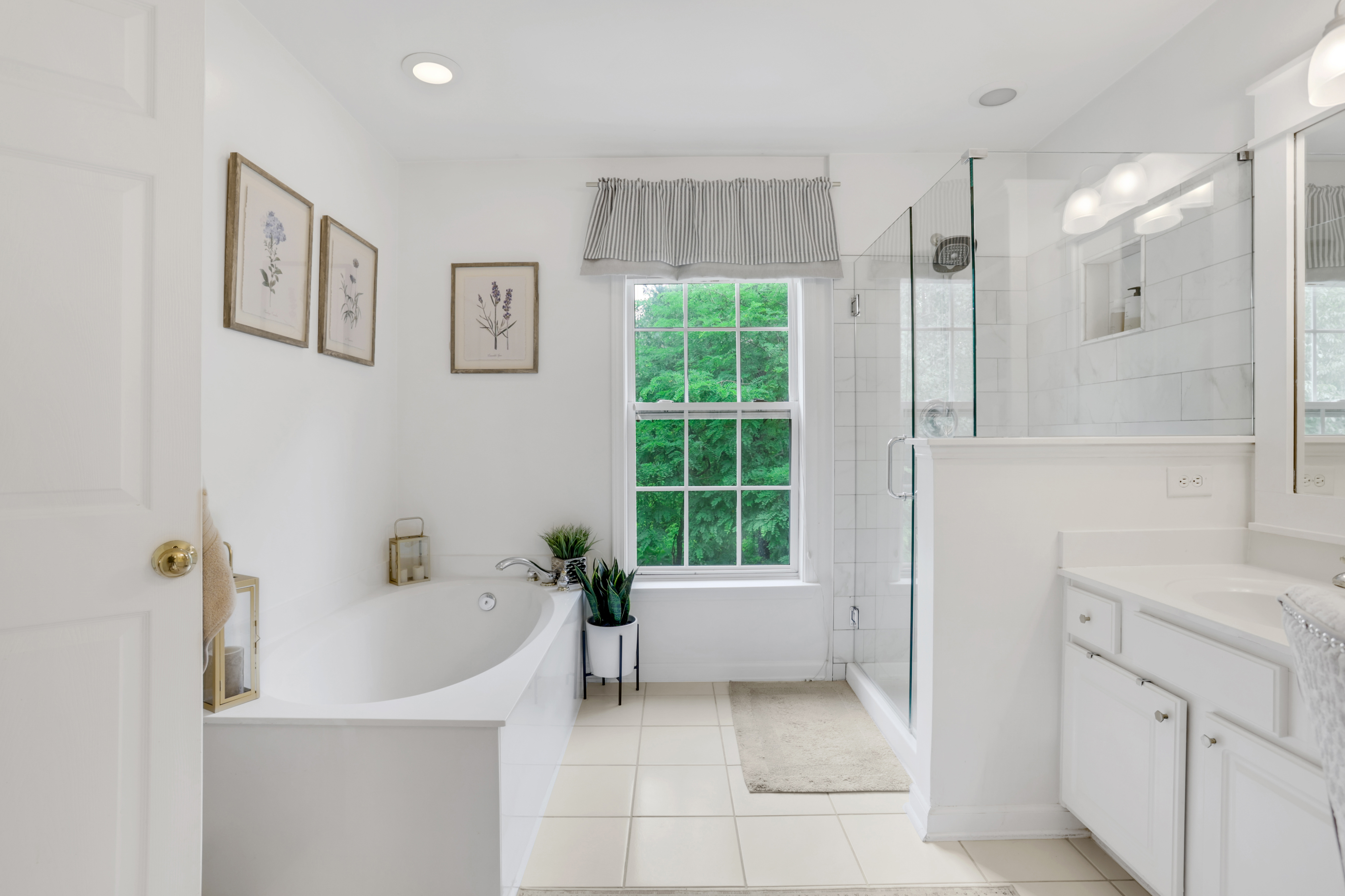  Charming Townhome in Desirable Area - 物件實景