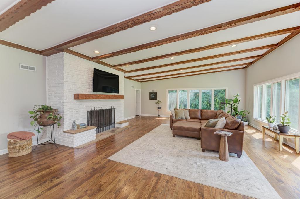 Bensenville, Illinois, 60106, United States, 4 Bedrooms Bedrooms, ,3 BathroomsBathrooms,Residential,For Sale,1910503