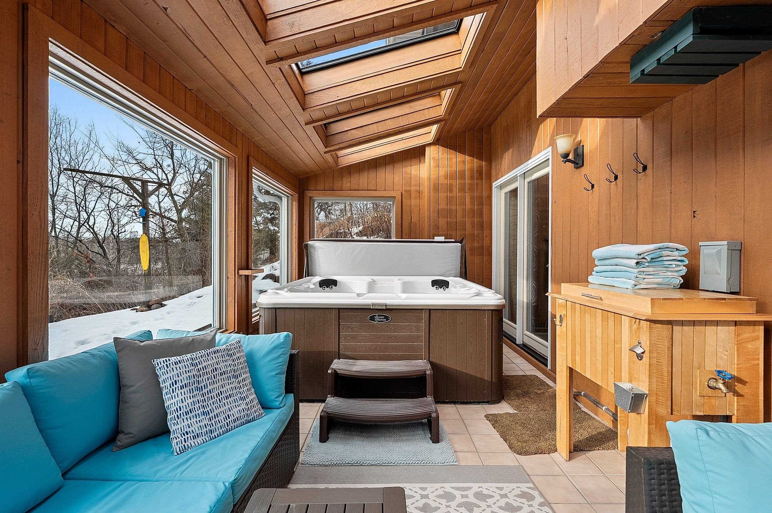 GREEN BAY, Wisconsin, 54313-8600, United States, 3 Bedrooms Bedrooms, ,4 BathroomsBathrooms,Residential,For Sale,2009732