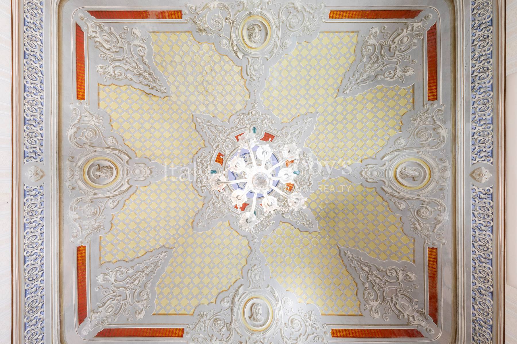  A prestigious stately home with large terraces overlooking the high street - 物件實景