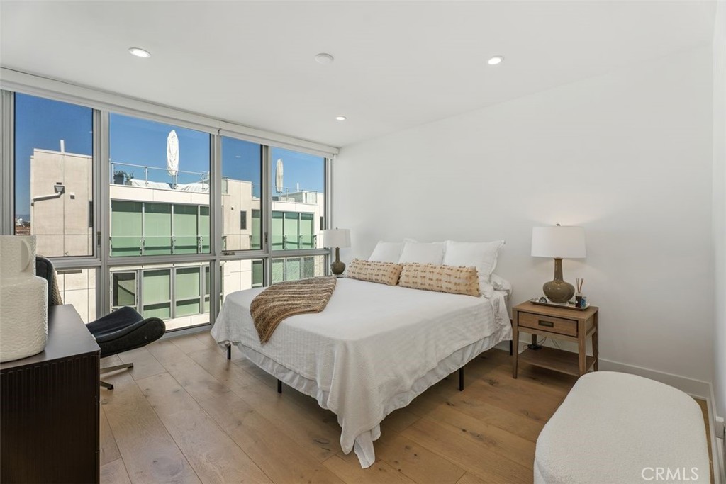 Newport Beach, California, 92663, United States, 2 Bedrooms Bedrooms, ,3 BathroomsBathrooms,Residential,For Sale,1989399