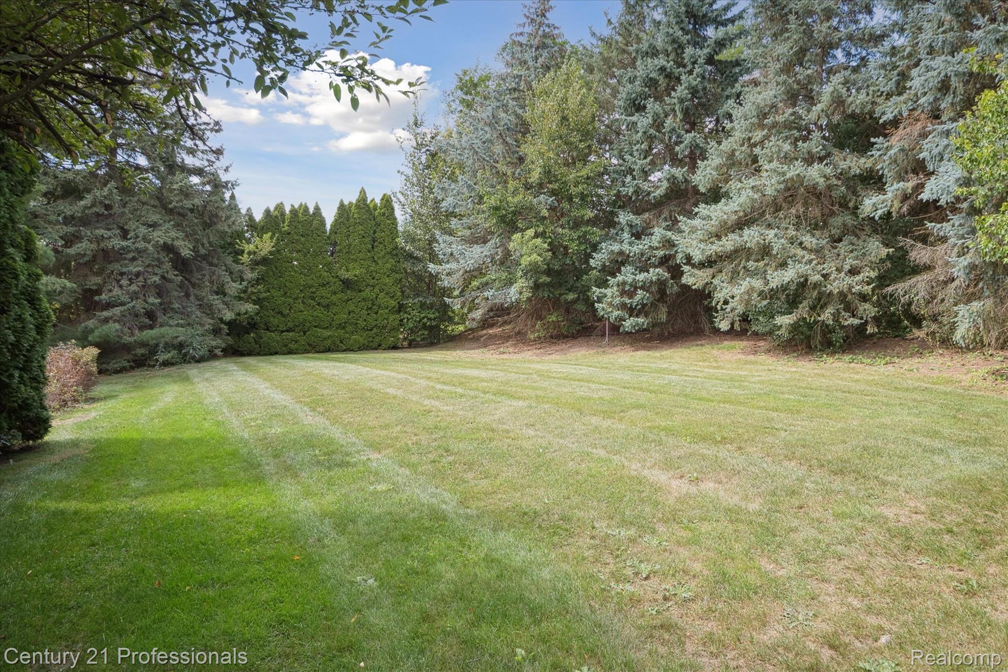 Northville, Michigan, 48167, United States, 4 Bedrooms Bedrooms, ,3 BathroomsBathrooms,Residential,For Sale,1980855