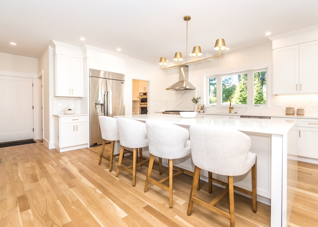 Waltham, Massachusetts, 02452, United States, 6 Bedrooms Bedrooms, ,4 BathroomsBathrooms,Residential,For Sale,1891361