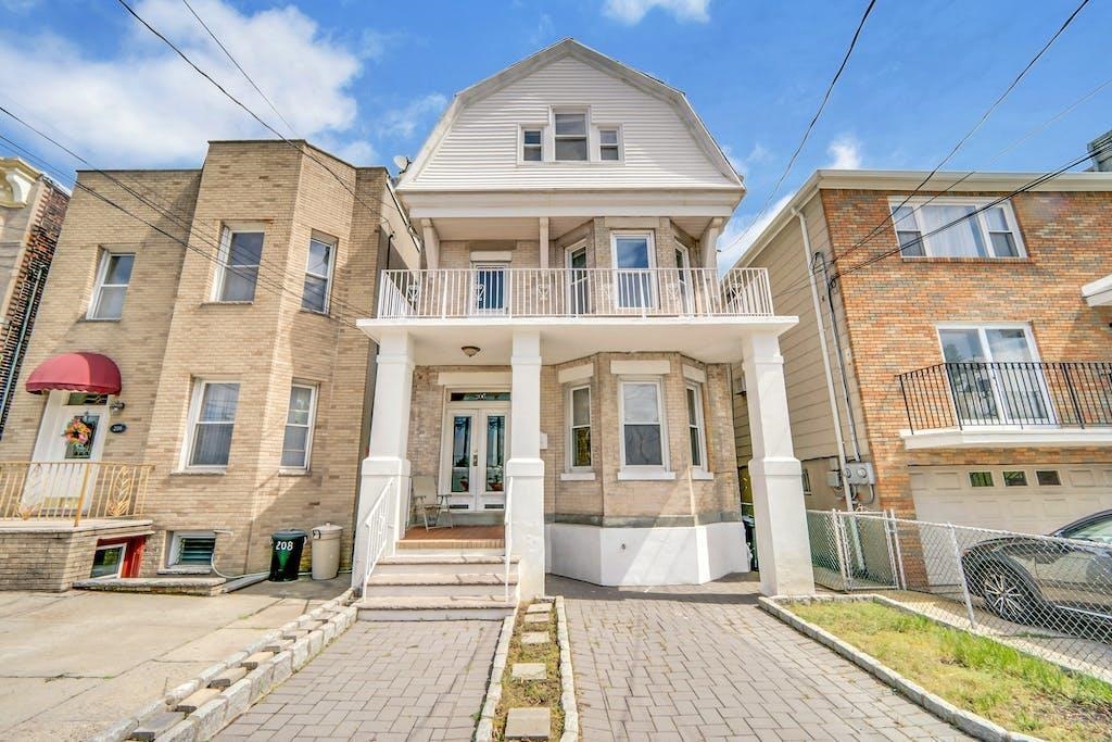 206 Highpoint Ave Unit# 2