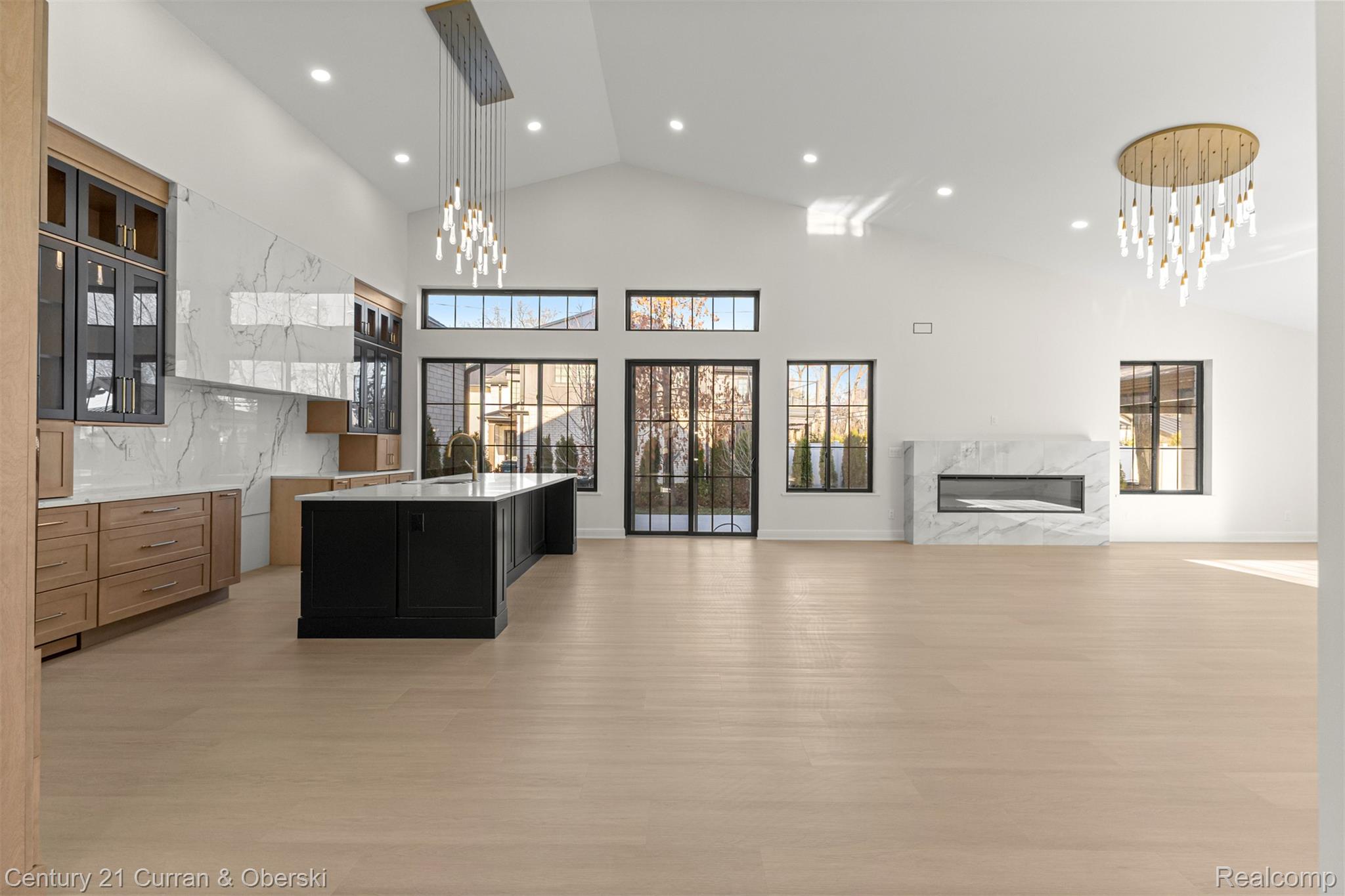 Dearborn, Michigan, 48128, United States, 5 Bedrooms Bedrooms, ,5 BathroomsBathrooms,Residential,For Sale,2030794