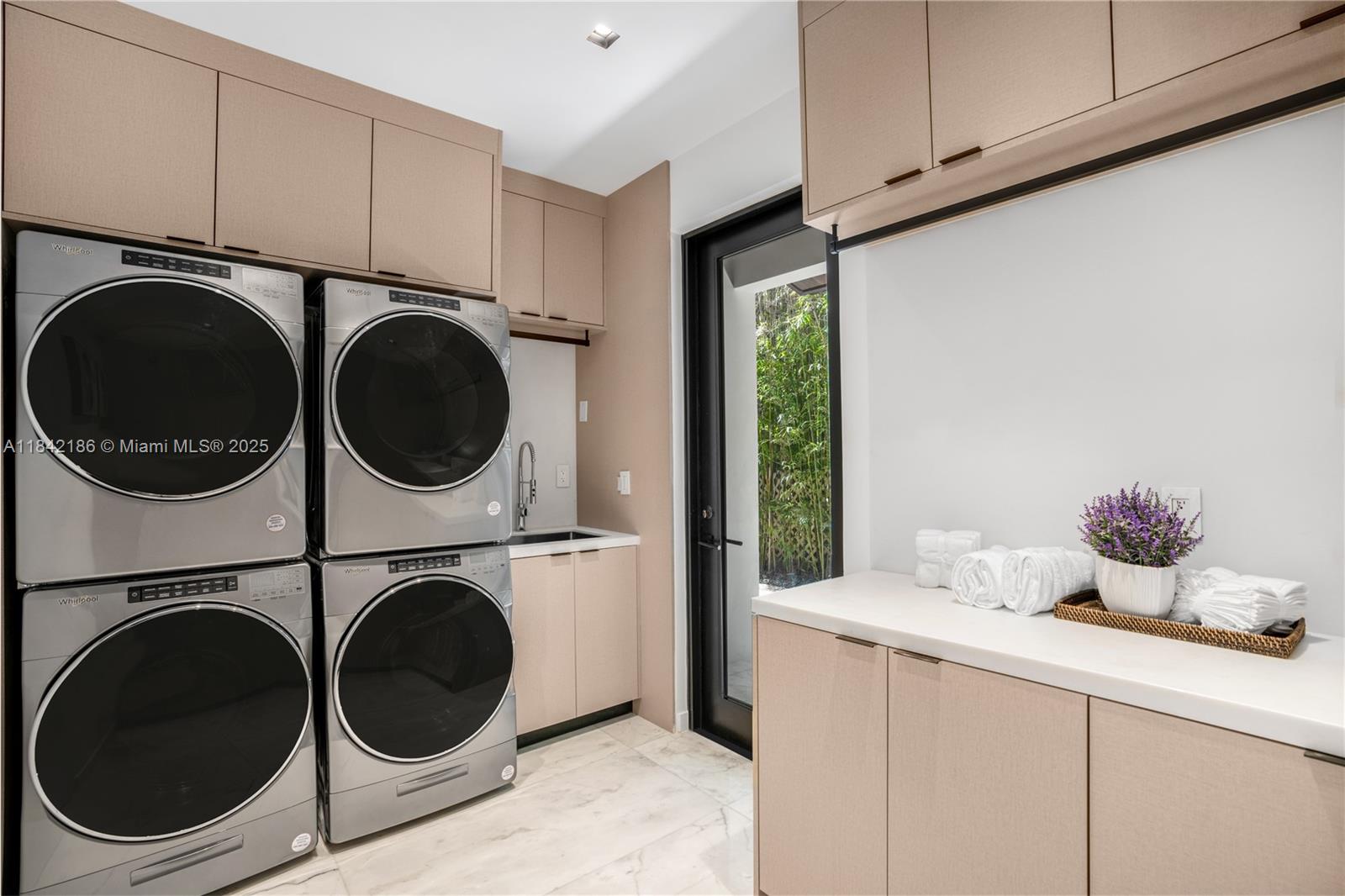 Miami, Florida, 33137, United States, 6 Bedrooms Bedrooms, ,7 BathroomsBathrooms,Residential,For Sale,1903270