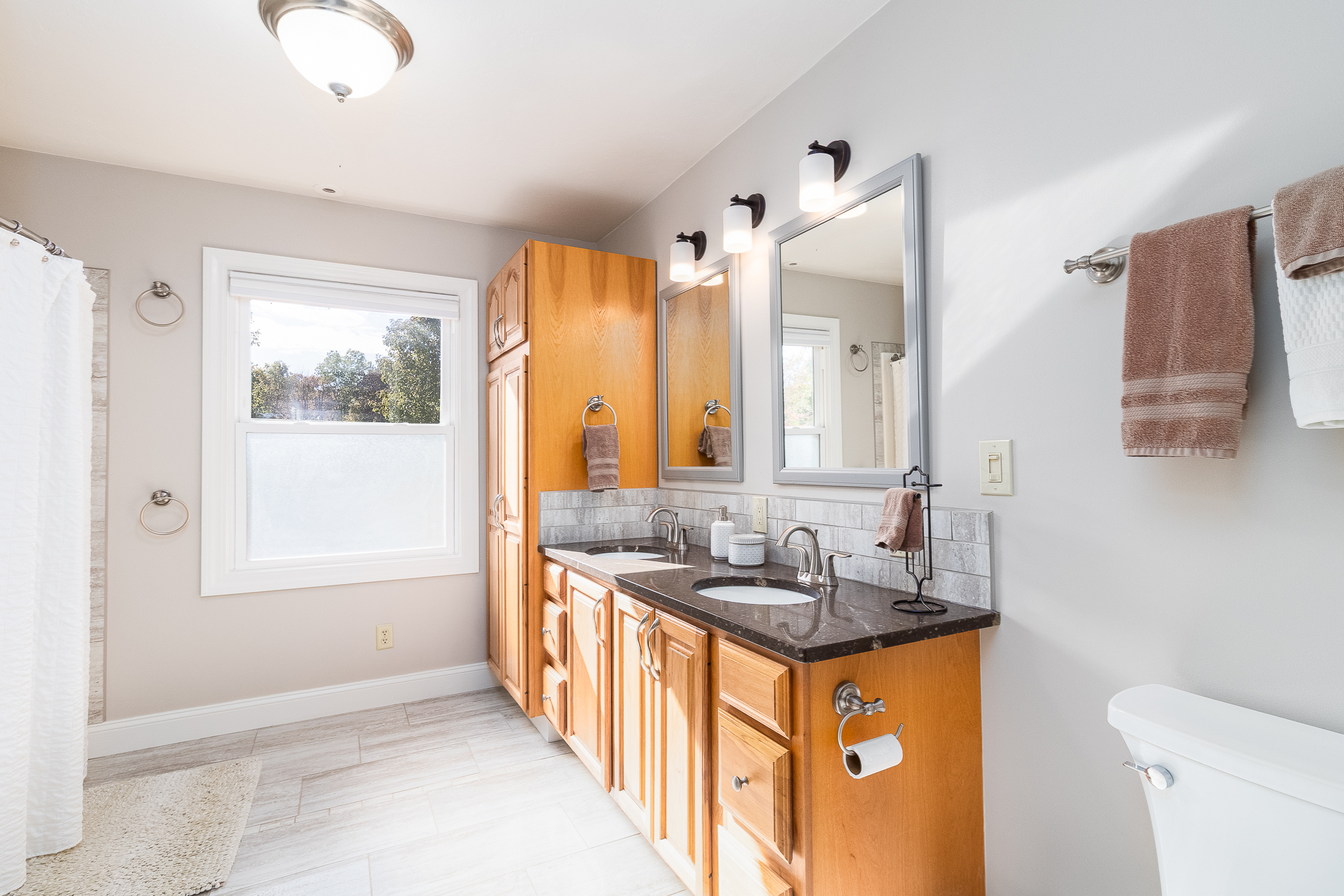 Charelston, Illinois, 61920, United States, 3 Bedrooms Bedrooms, ,3 BathroomsBathrooms,Residential,For Sale,1988576