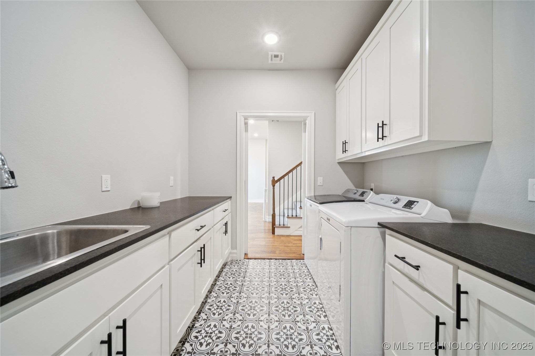 Pryor, Oklahoma, 74361, United States, 4 Bedrooms Bedrooms, ,4 BathroomsBathrooms,Residential,For Sale,1916724