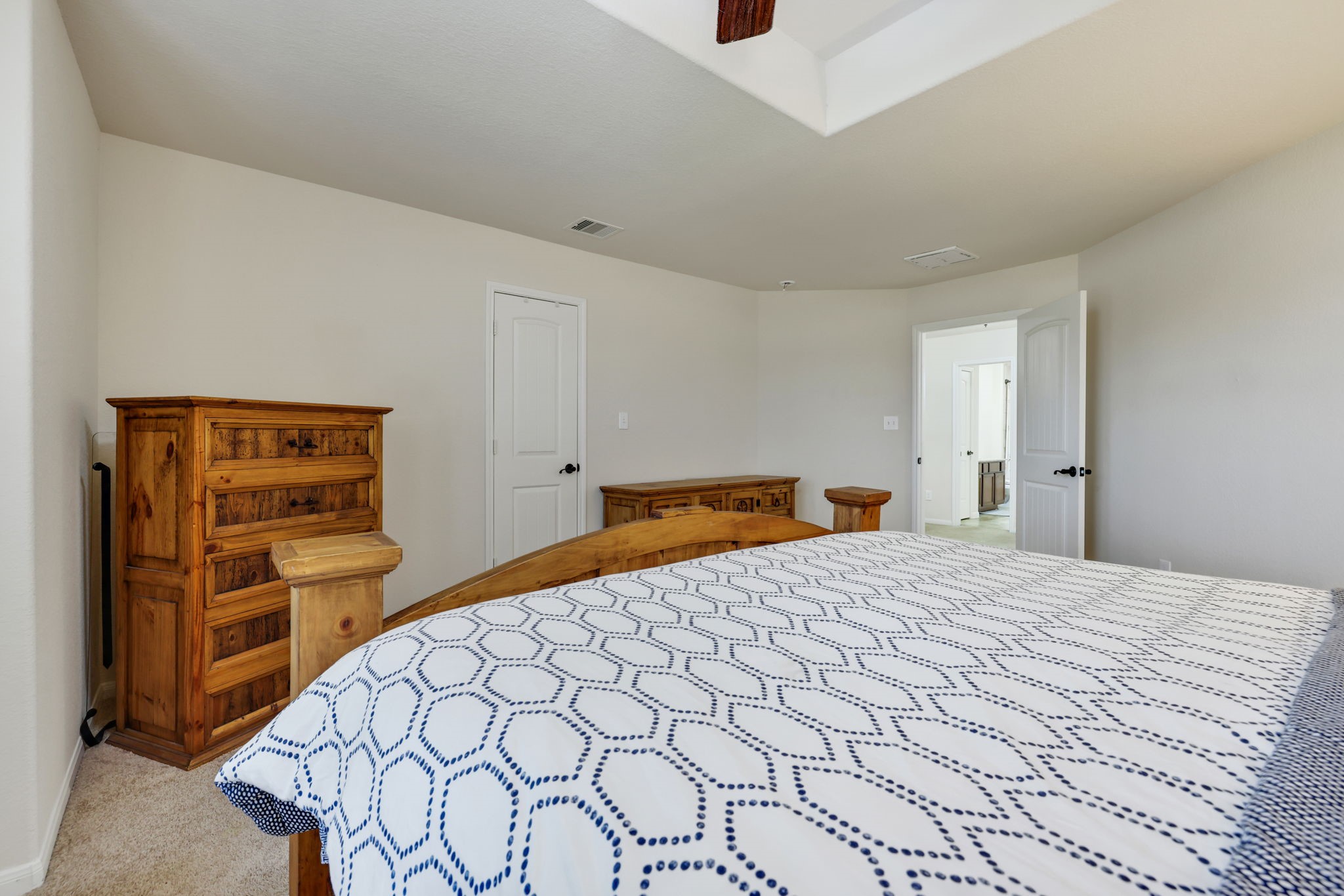 Mont Belvieu, Texas, 77523, United States, 5 Bedrooms Bedrooms, ,4 BathroomsBathrooms,Residential,For Sale,1906104